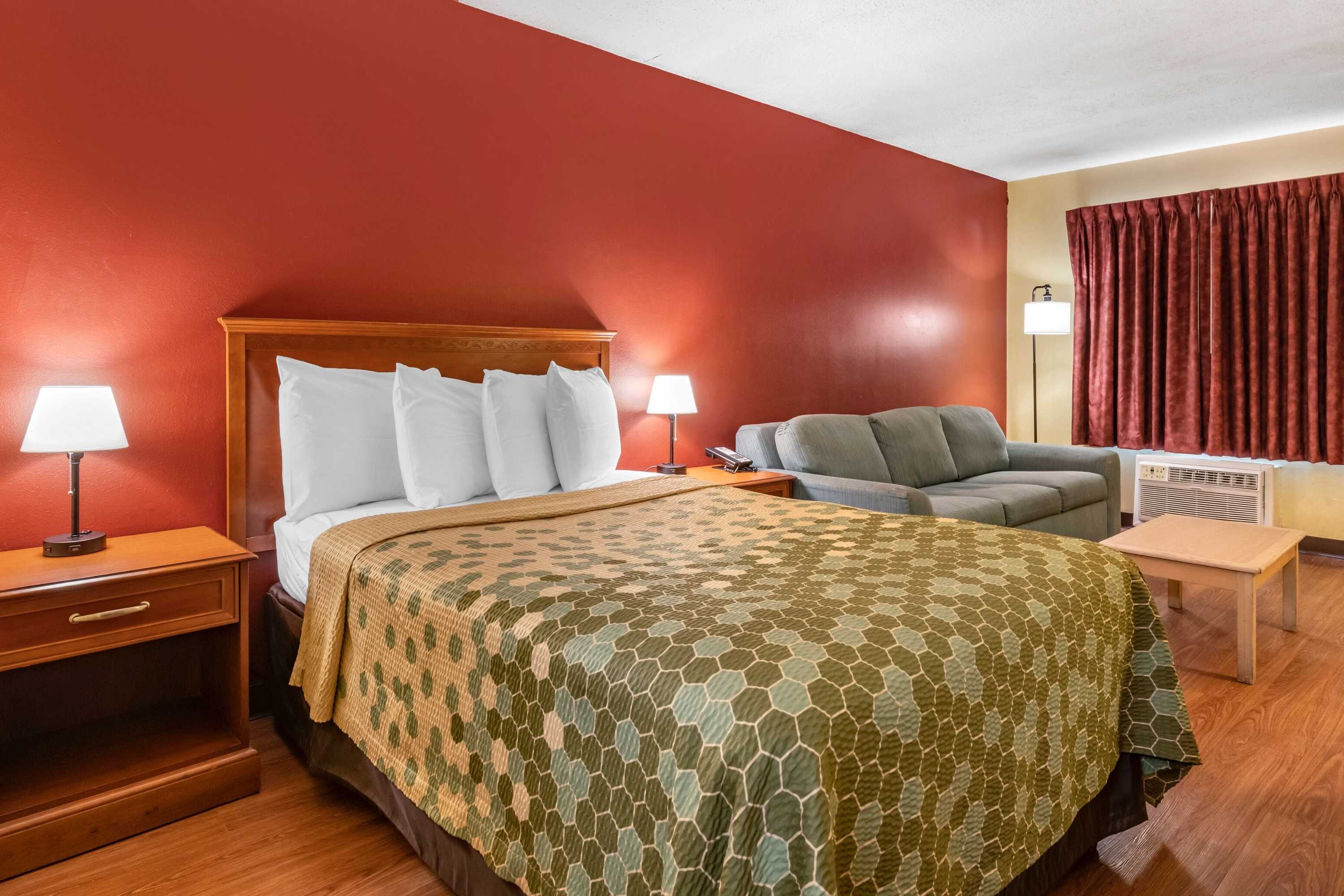 Gift card for Econo Lodge Inn & Suites Maingate Central Gift card for Econo Lodge Inn & Suites Maingate Central
