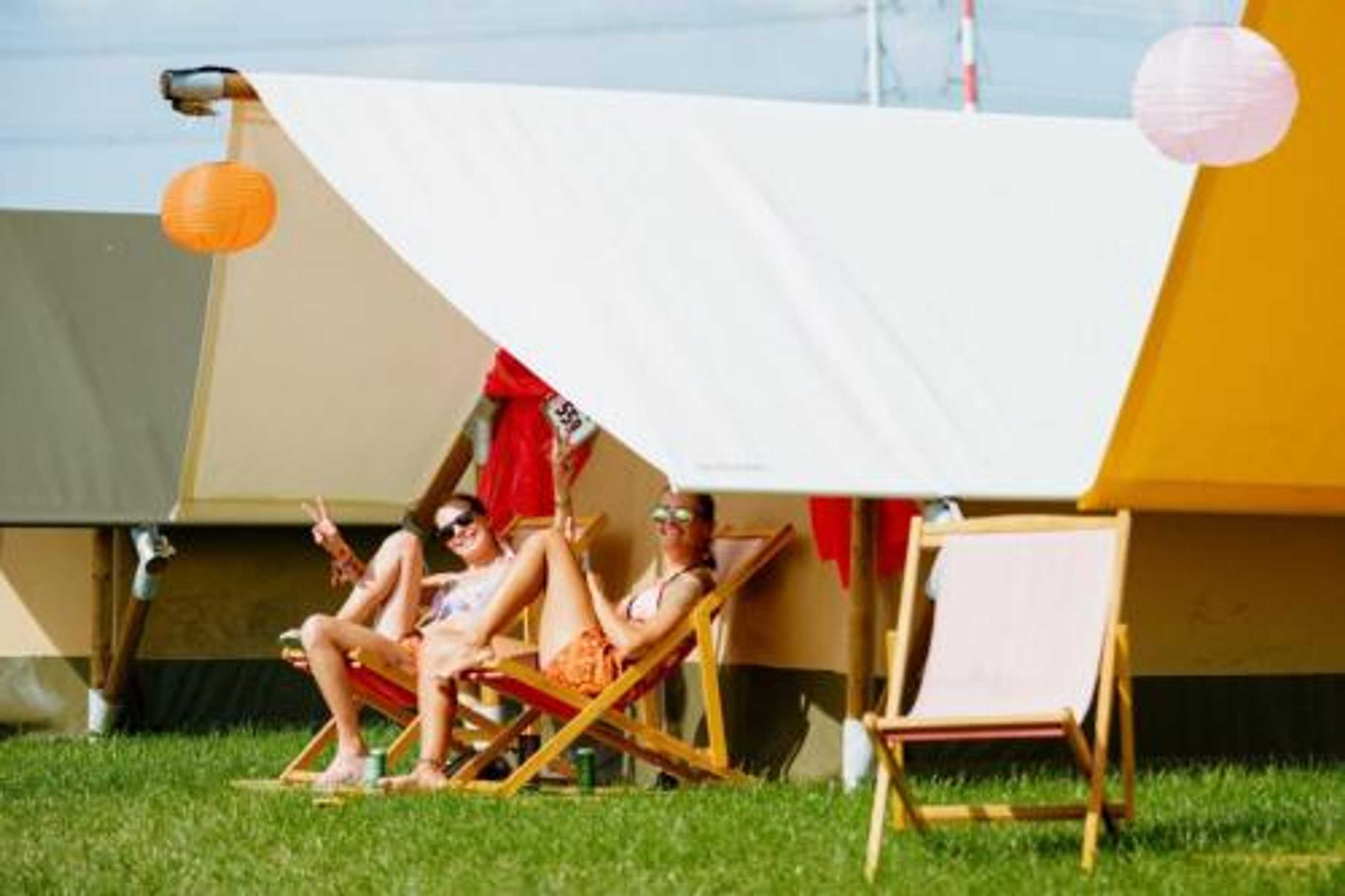 Gift card for 100 Jaar TT Circuit Assen 2025 Glamping Incl Stroom Gift card for 100 Jaar TT Circuit Assen 2025 Glamping Incl Stroom