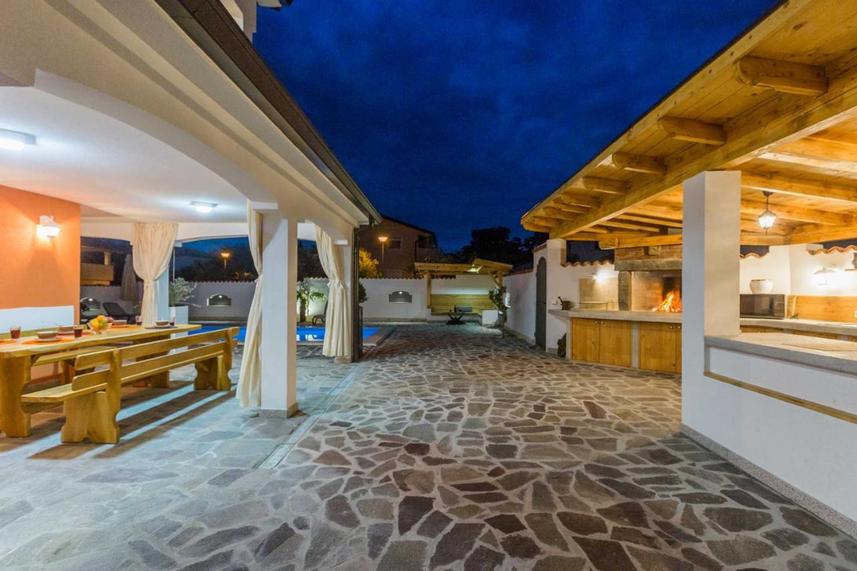 Gift card for Geräumige Villa Deni Mit Pool