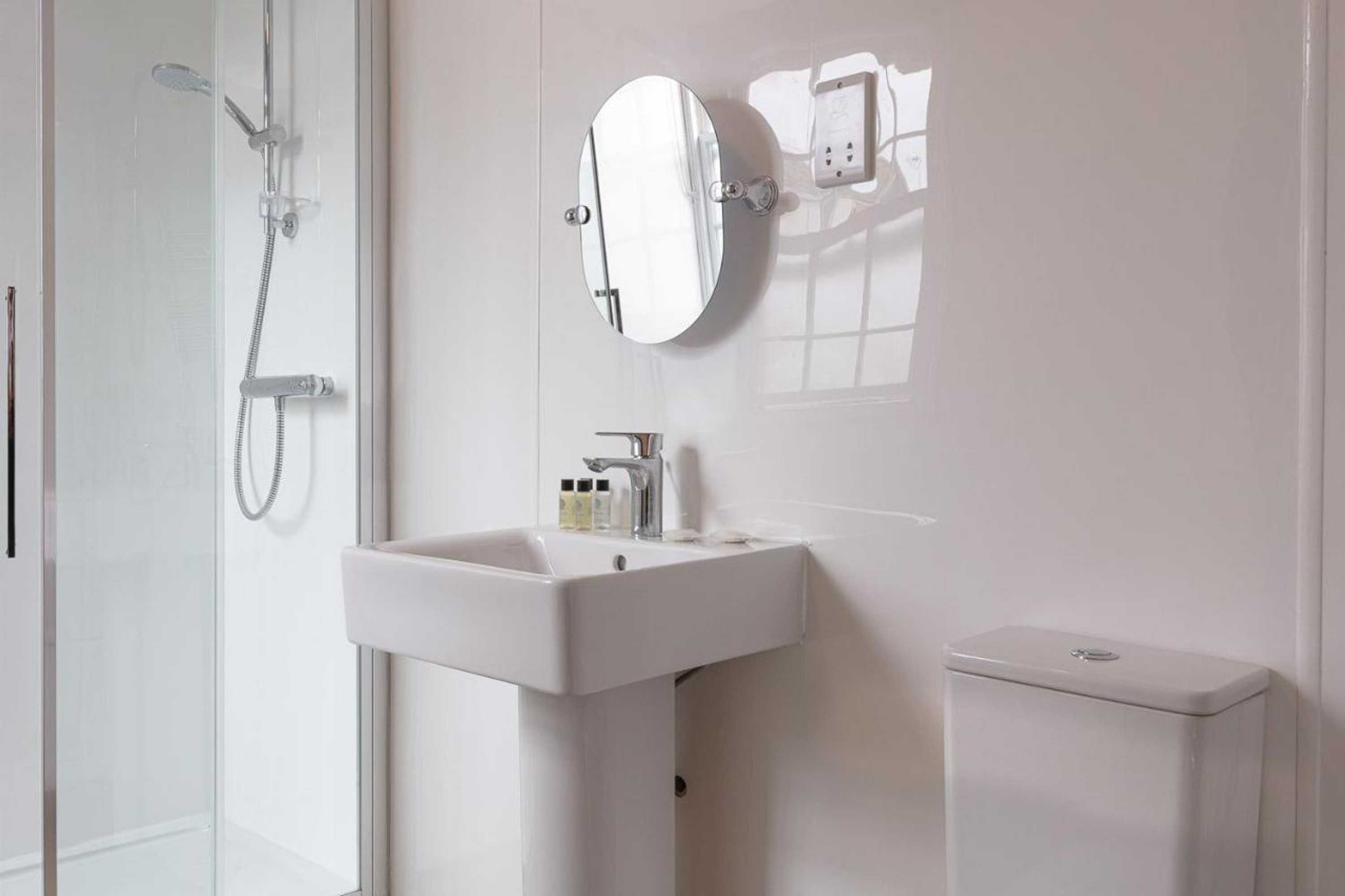 Gift card for The New Inn by Roomsbooked Gift card for The New Inn by Roomsbooked