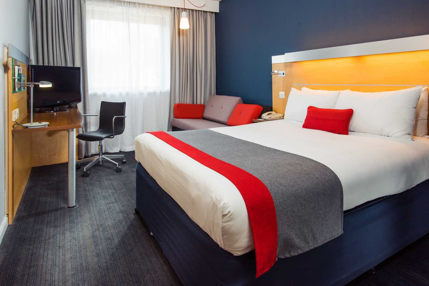 Gift card for Holiday Inn Express Hemel Hempstead by Ihg Gift card for Holiday Inn Express Hemel Hempstead by Ihg