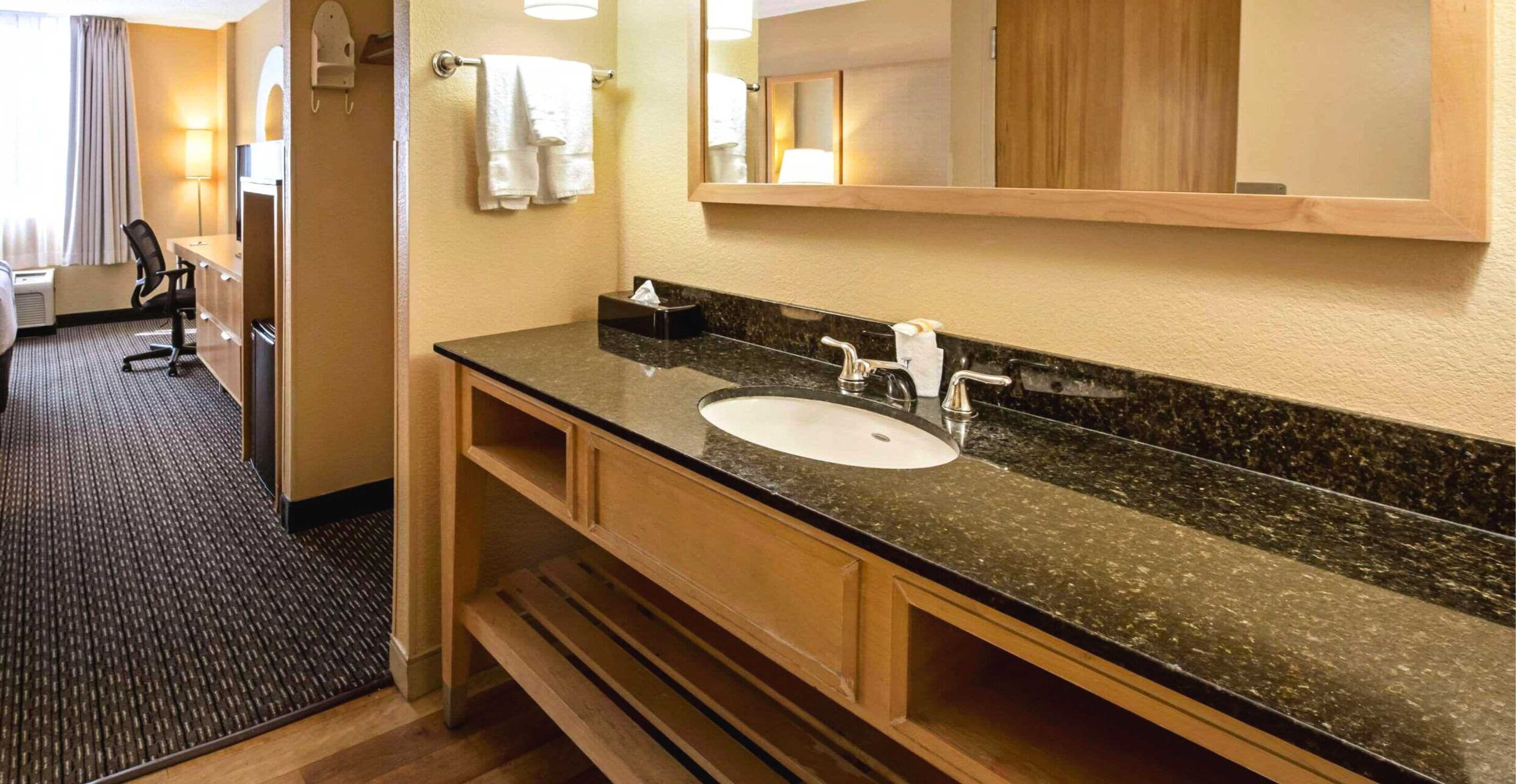 Gift card for La Quinta Inn & Suites by Wyndham West Palm Beach Airport Gift card for La Quinta Inn & Suites by Wyndham West Palm Beach Airport
