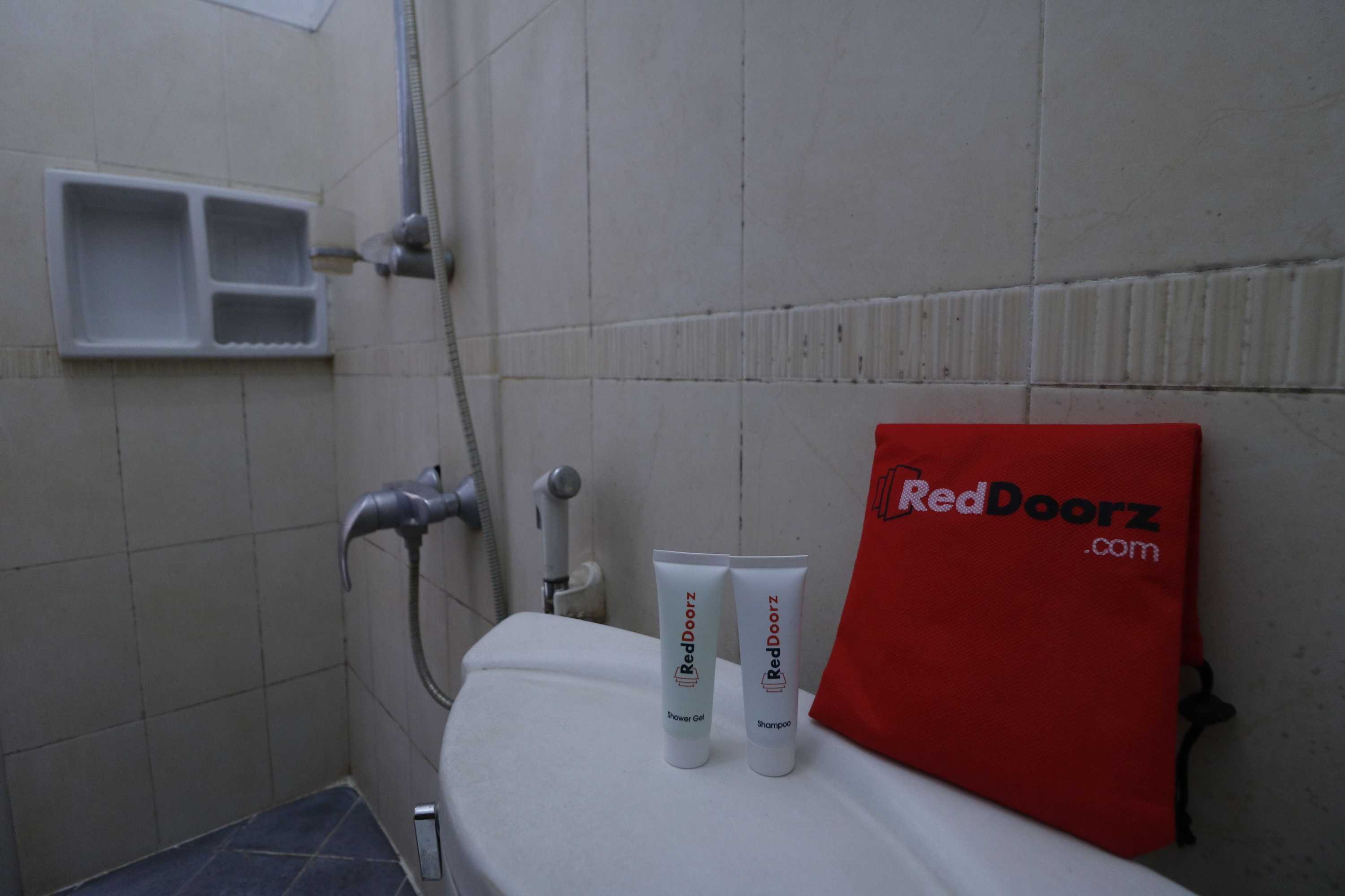 Gift card for Reddoorz Plus Near Undip Tembalang Gift card for Reddoorz Plus Near Undip Tembalang