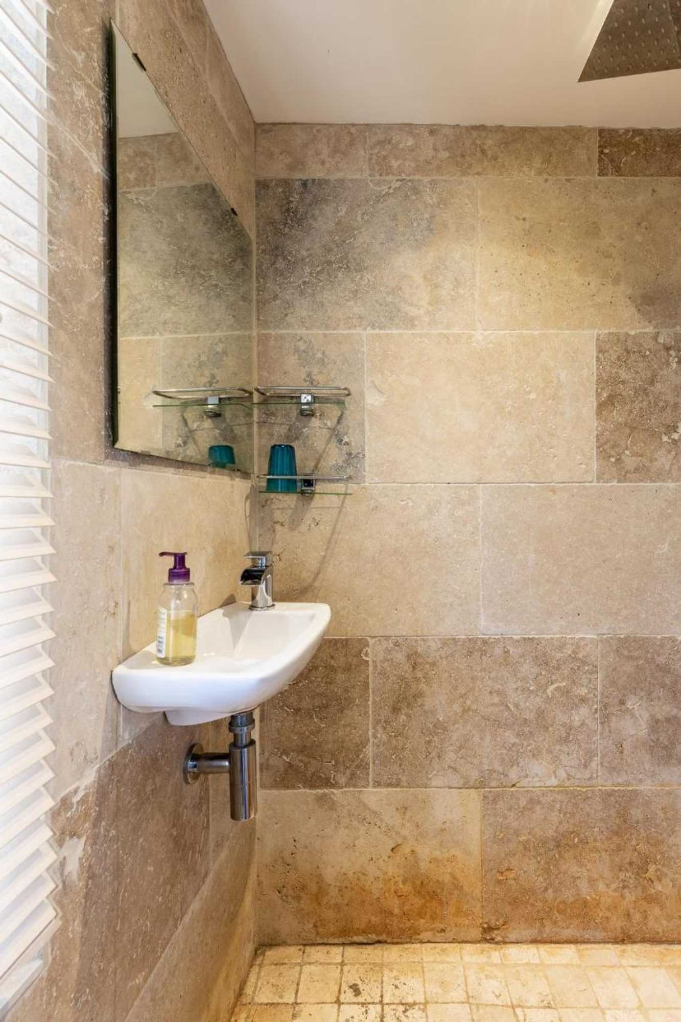 Gift card for The Crew House LA Ciotat - 3 Chambres et Box Privatif au Dessus du Vieux Port Gift card for The Crew House LA Ciotat - 3 Chambres et Box Privatif au Dessus du Vieux Port