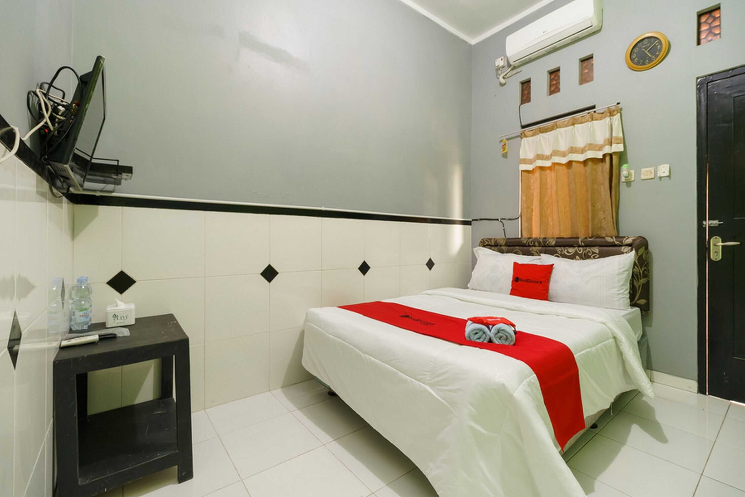 Gift card for Reddoorz Syariah Near Ciledug Station Gift card for Reddoorz Syariah Near Ciledug Station