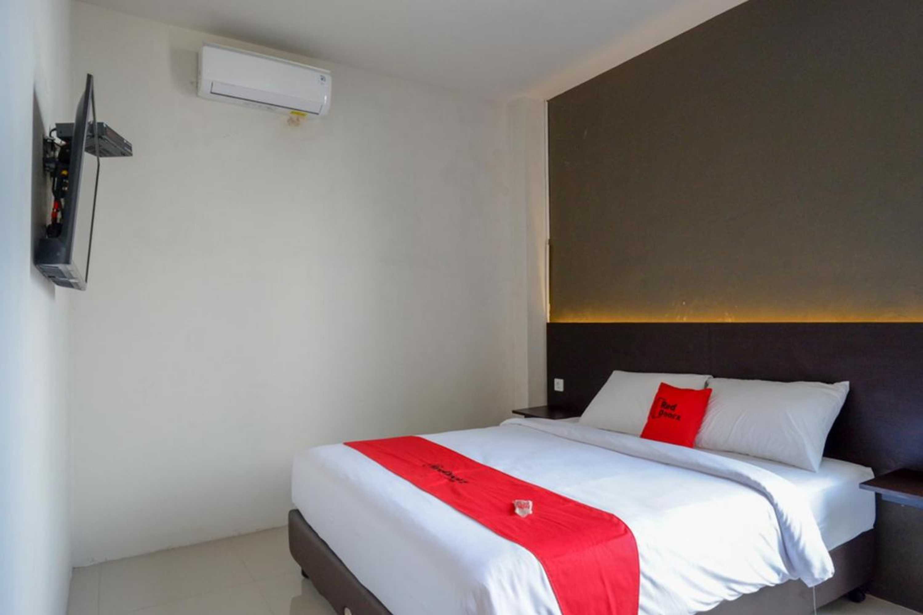 Gift card for Plus Near Solo Baru by Reddoorz