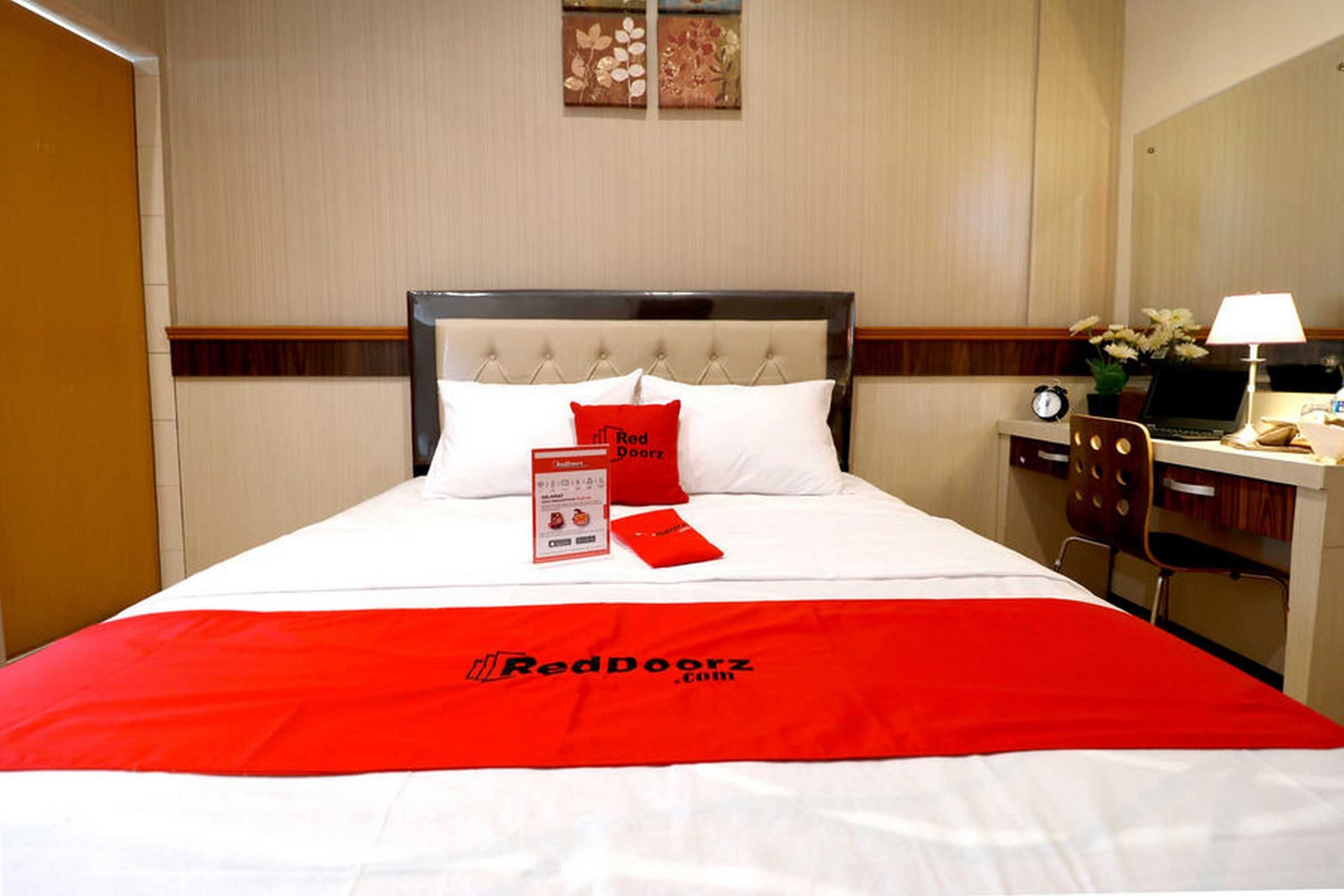 Gift card for Reddoorz Plus Near Universitas Sumatera Utara Gift card for Reddoorz Plus Near Universitas Sumatera Utara