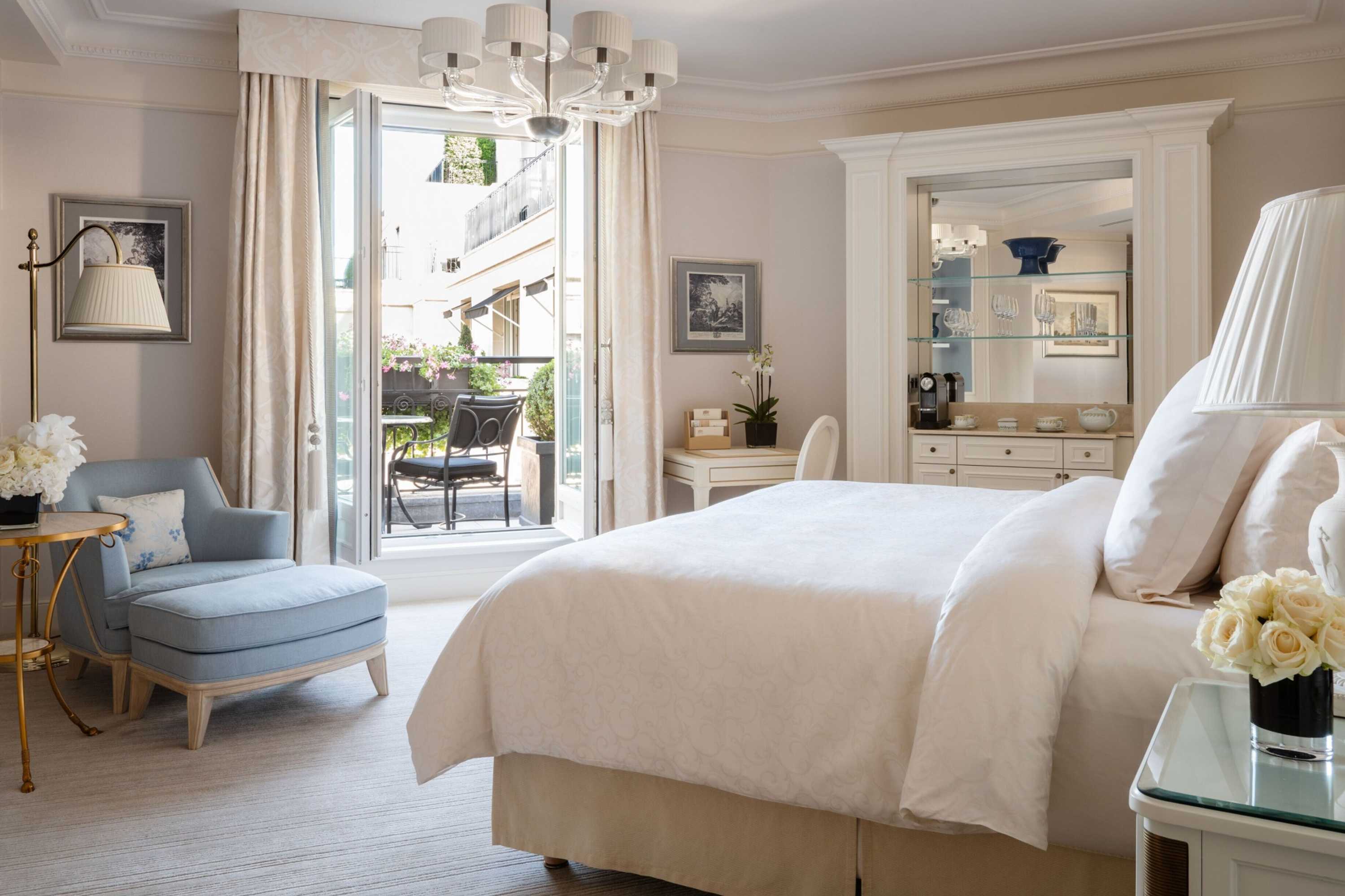 Gift card for Four Seasons Hotel George V Gift card for Four Seasons Hotel George V