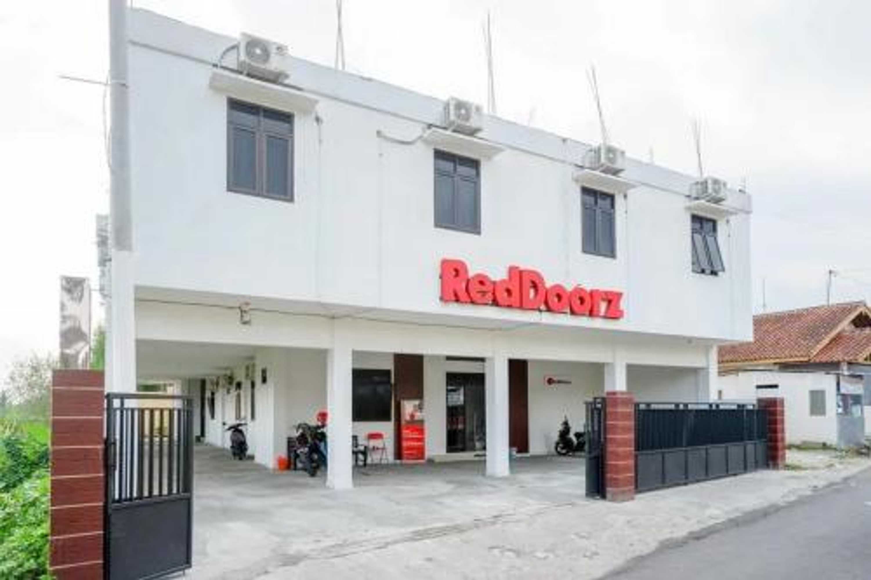 Gift card for Reddoorz Syariah Near Universitas Jenderal Soedirman 2 Gift card for Reddoorz Syariah Near Universitas Jenderal Soedirman 2
