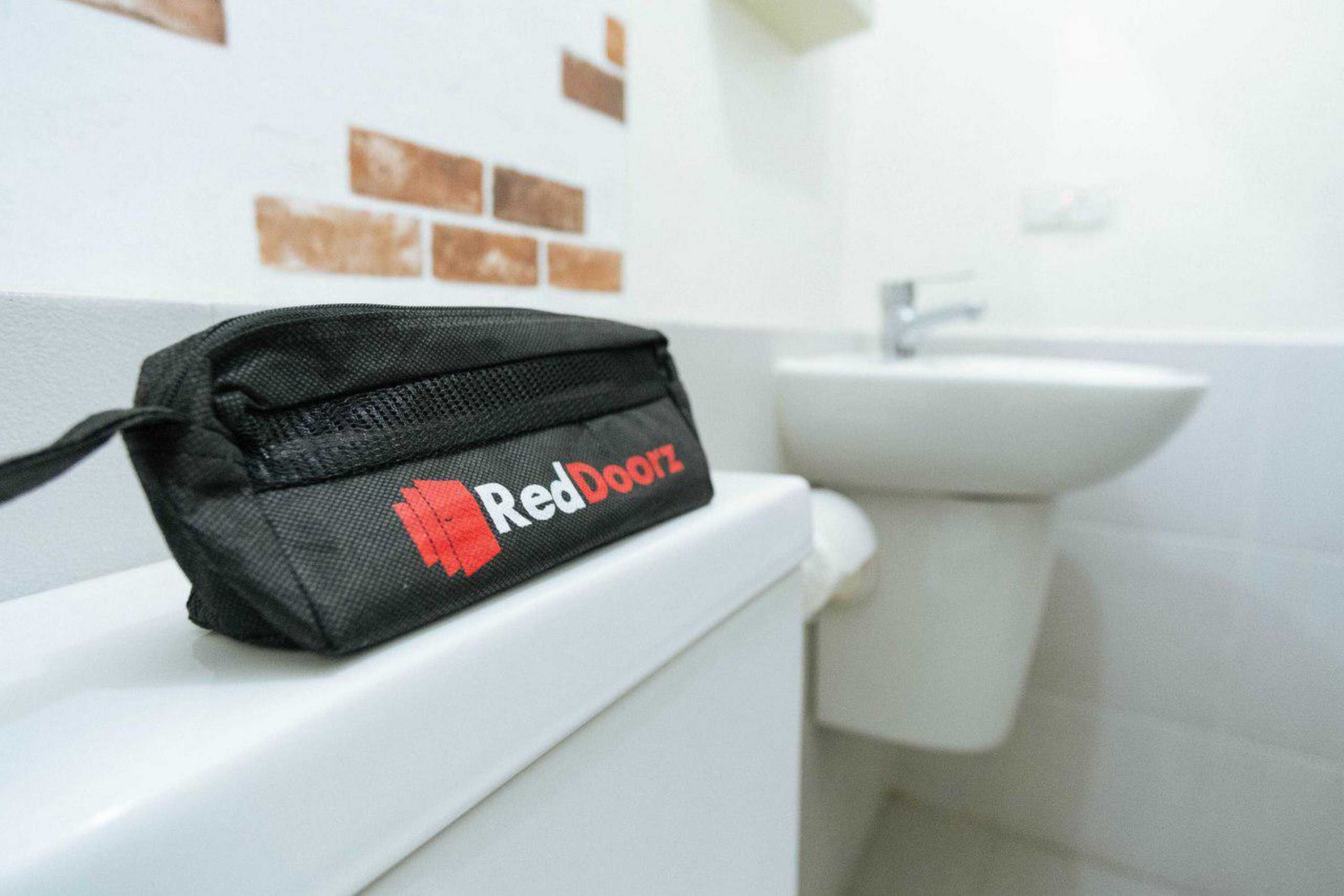 Gift card for Reddoorz Syariah @ Hotel Kencana Tasikmalaya Gift card for Reddoorz Syariah @ Hotel Kencana Tasikmalaya