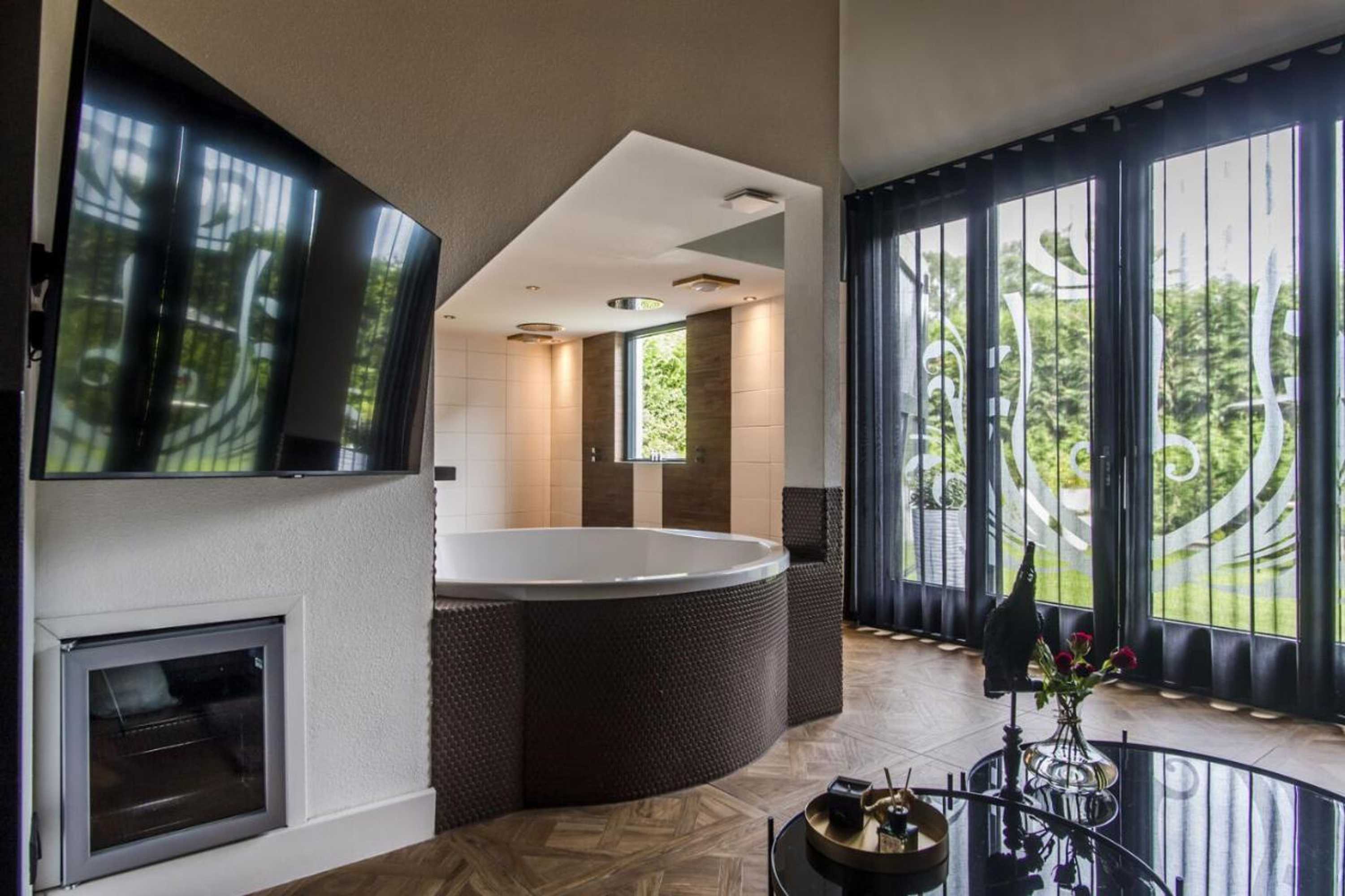 Gift card for Luxexcellent Super Suite