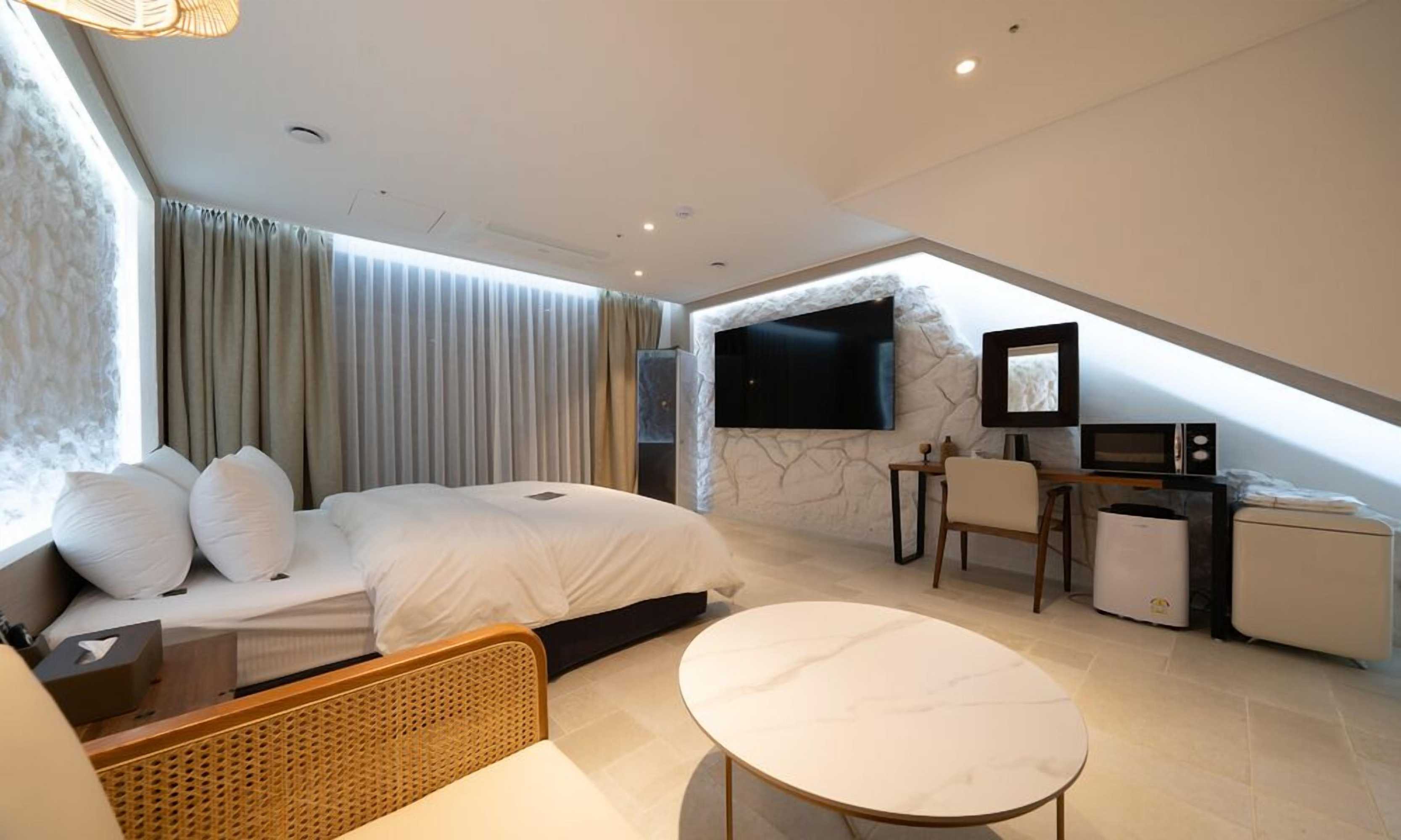 Gift card for Pocheon Lua Premium Drive-In Hotel Gift card for Pocheon Lua Premium Drive-In Hotel