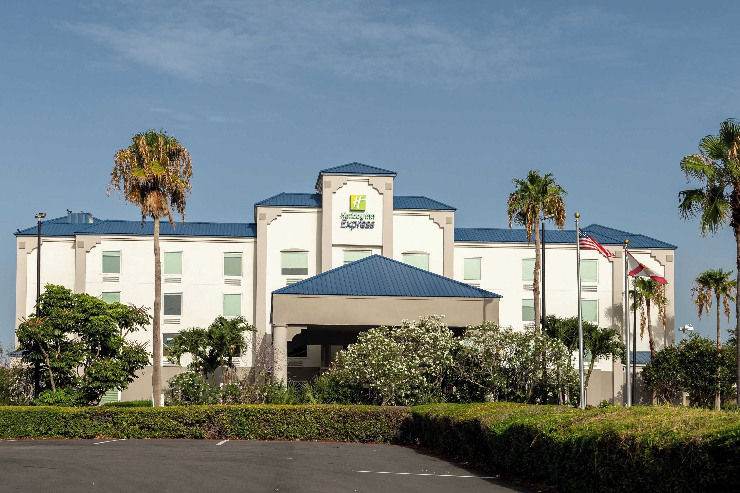 Gift card for Holiday Inn Express Hotels & Suites Cocoa Beach by Ihg Gift card for Holiday Inn Express Hotels & Suites Cocoa Beach by Ihg