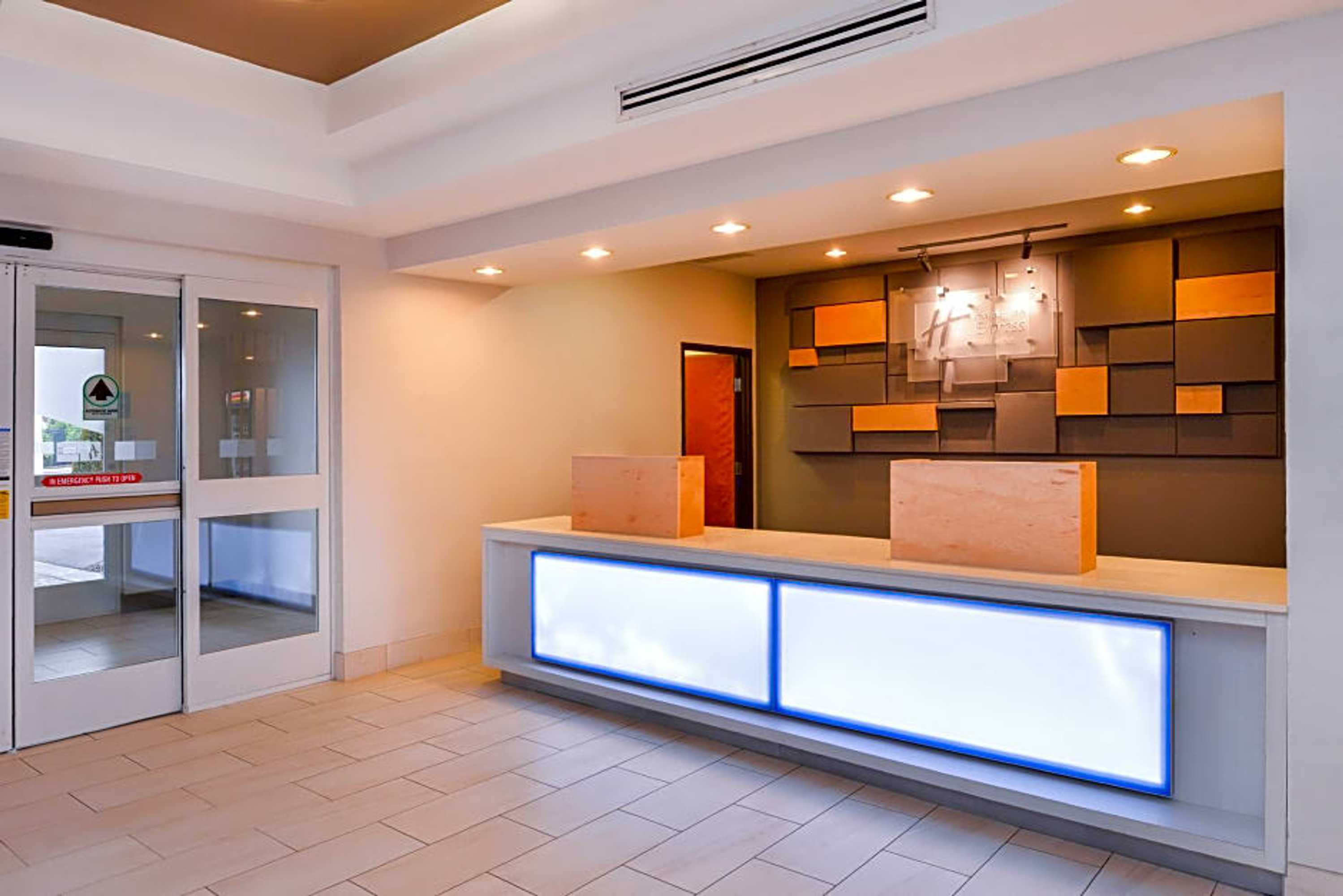 Gift card for Holiday Inn Express & Suites Parkersburg-Mineral Wells by Ihg Gift card for Holiday Inn Express & Suites Parkersburg-Mineral Wells by Ihg