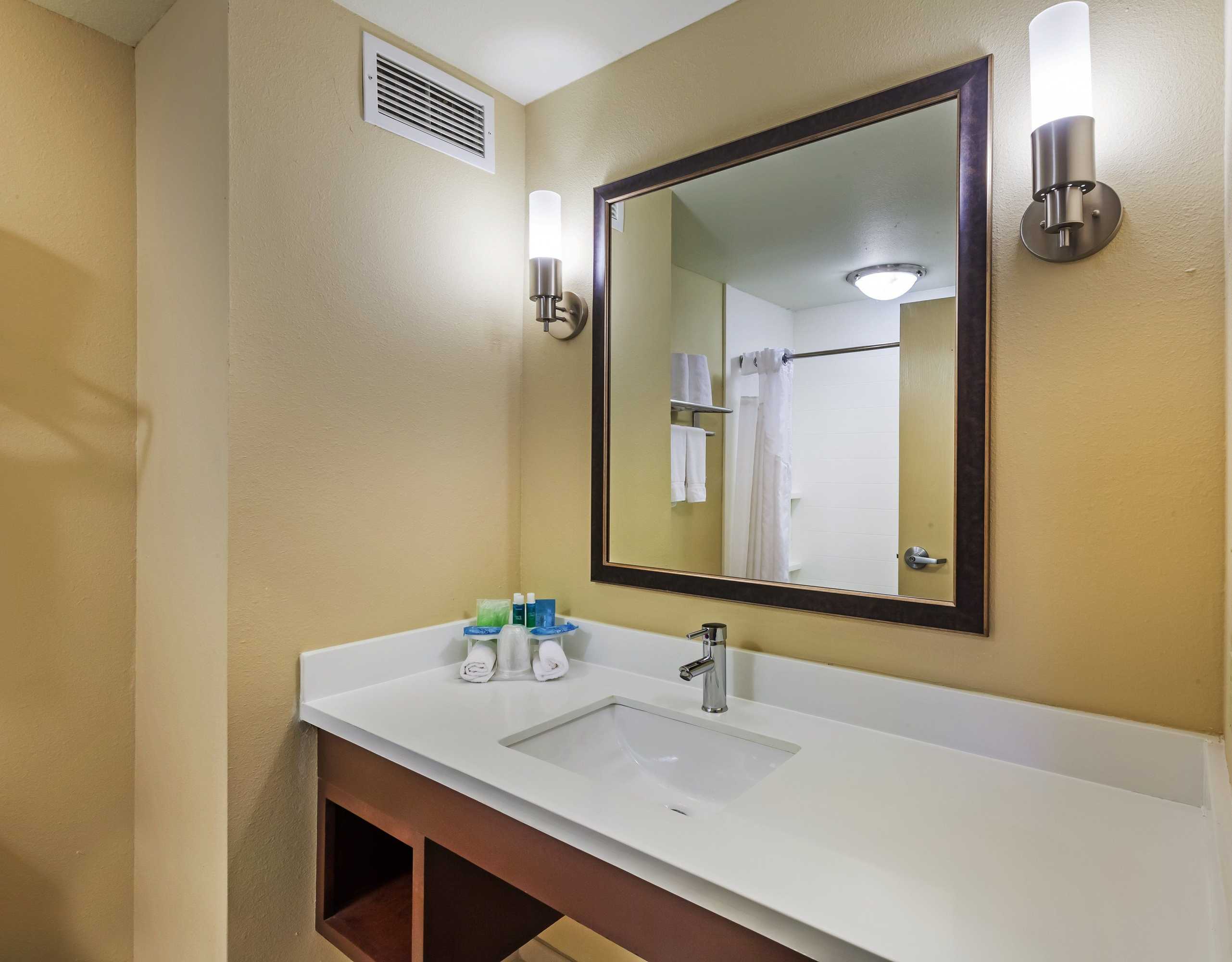 Gift card for Holiday Inn Express & Suites Eagle Pass by Ihg Gift card for Holiday Inn Express & Suites Eagle Pass by Ihg