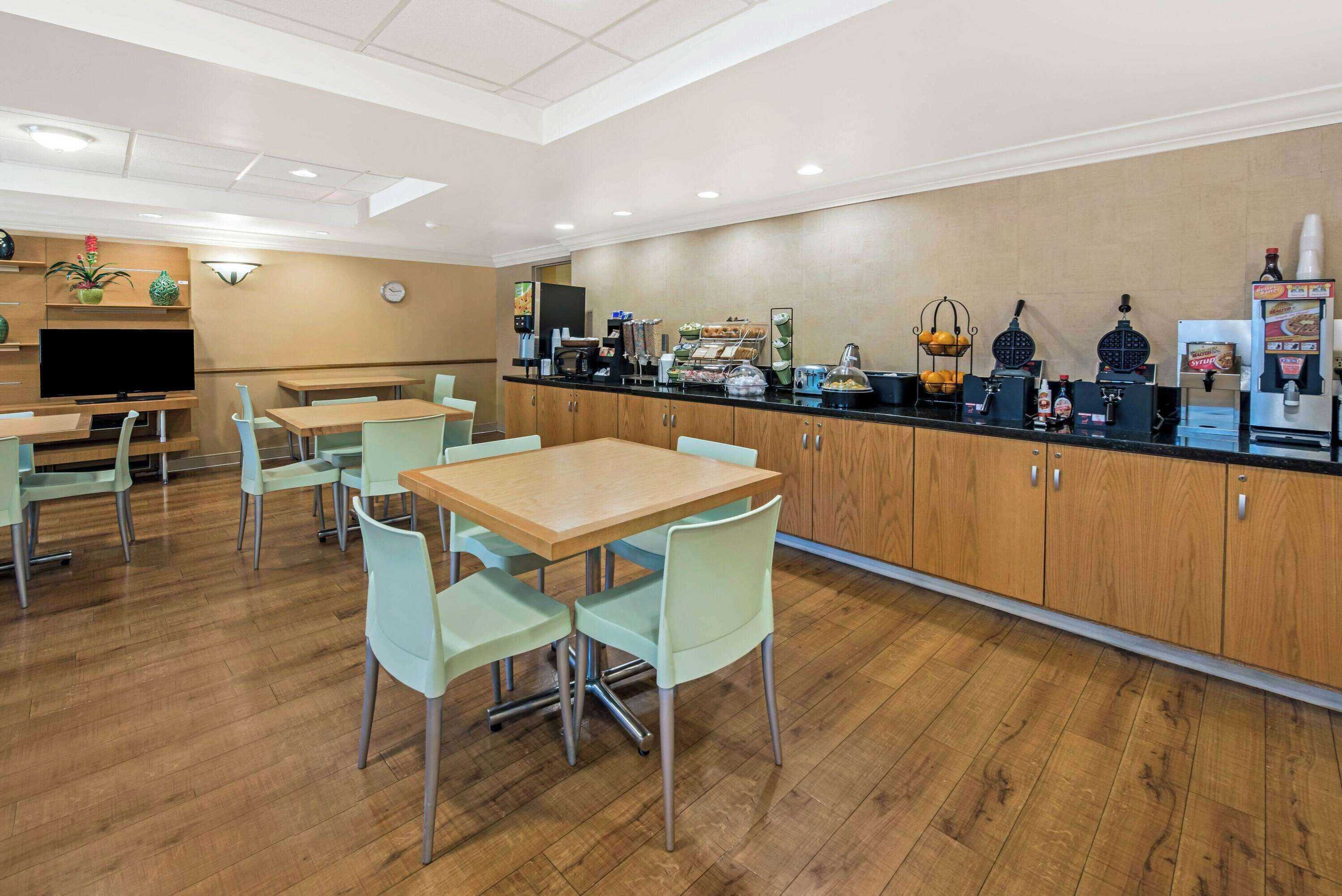 Gift card for La Quinta Inn & Suites by Wyndham West Palm Beach Airport Gift card for La Quinta Inn & Suites by Wyndham West Palm Beach Airport