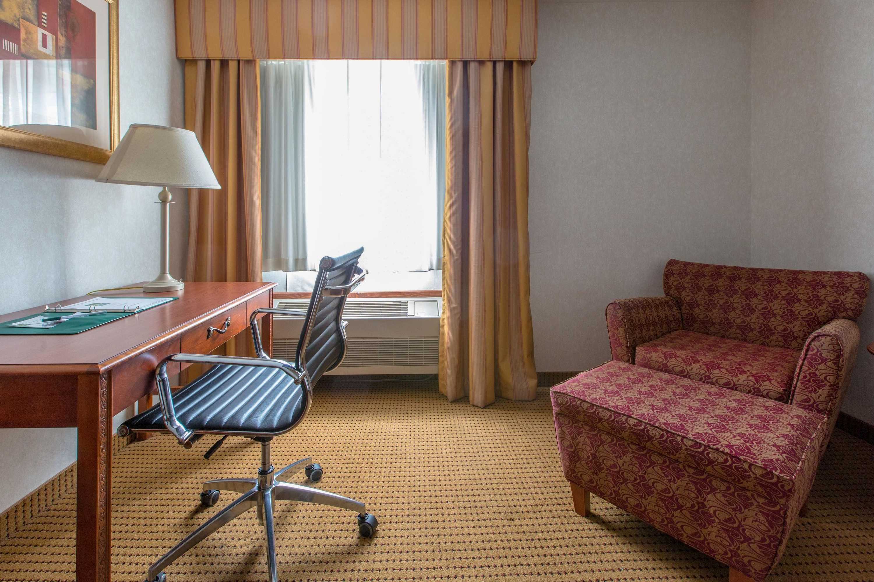 Gift card for Quality Inn & Suites University Gift card for Quality Inn & Suites University