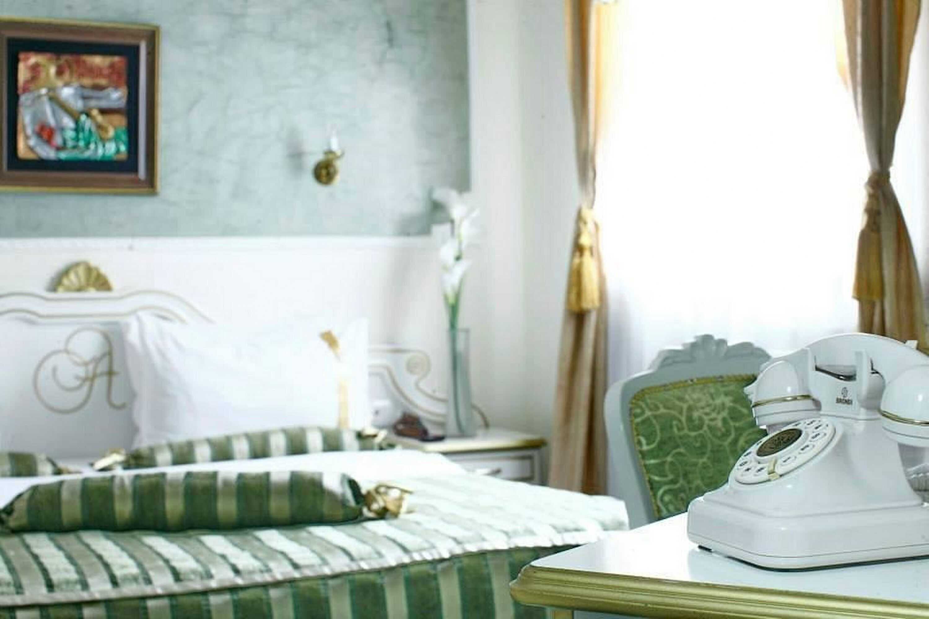 Gift card for Queen's Astoria Design Hotel