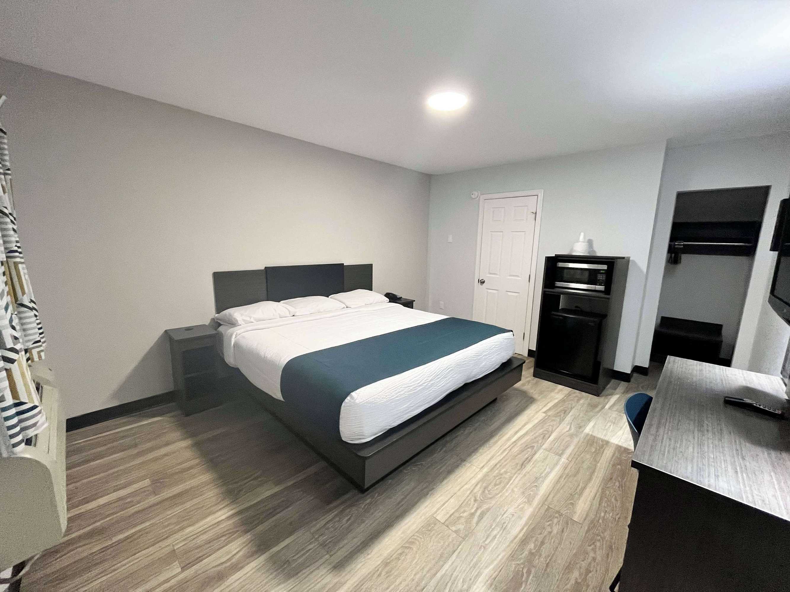 Gift card for Motel 6 Williamstown