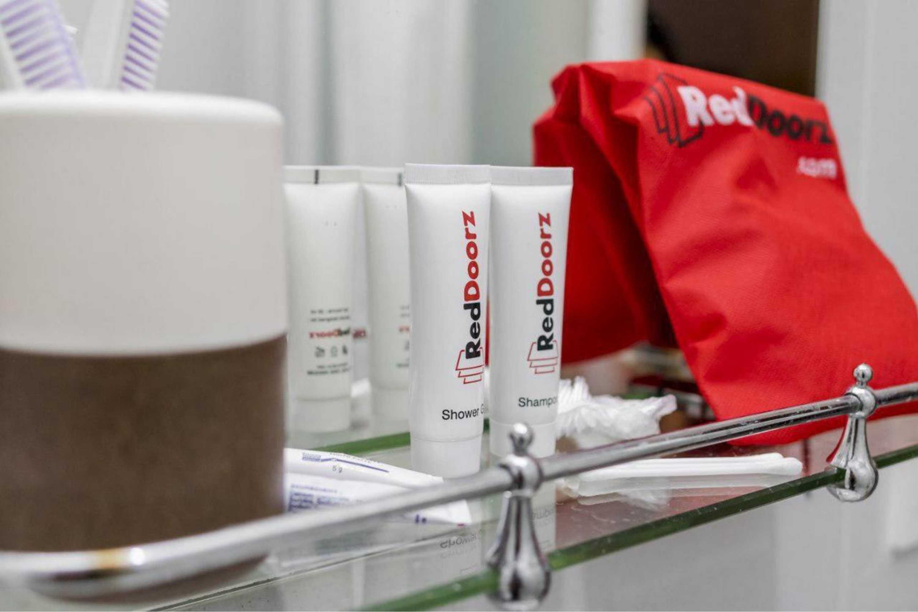 Gift card for Reddoorz @ Simpang Pos Medan Gift card for Reddoorz @ Simpang Pos Medan