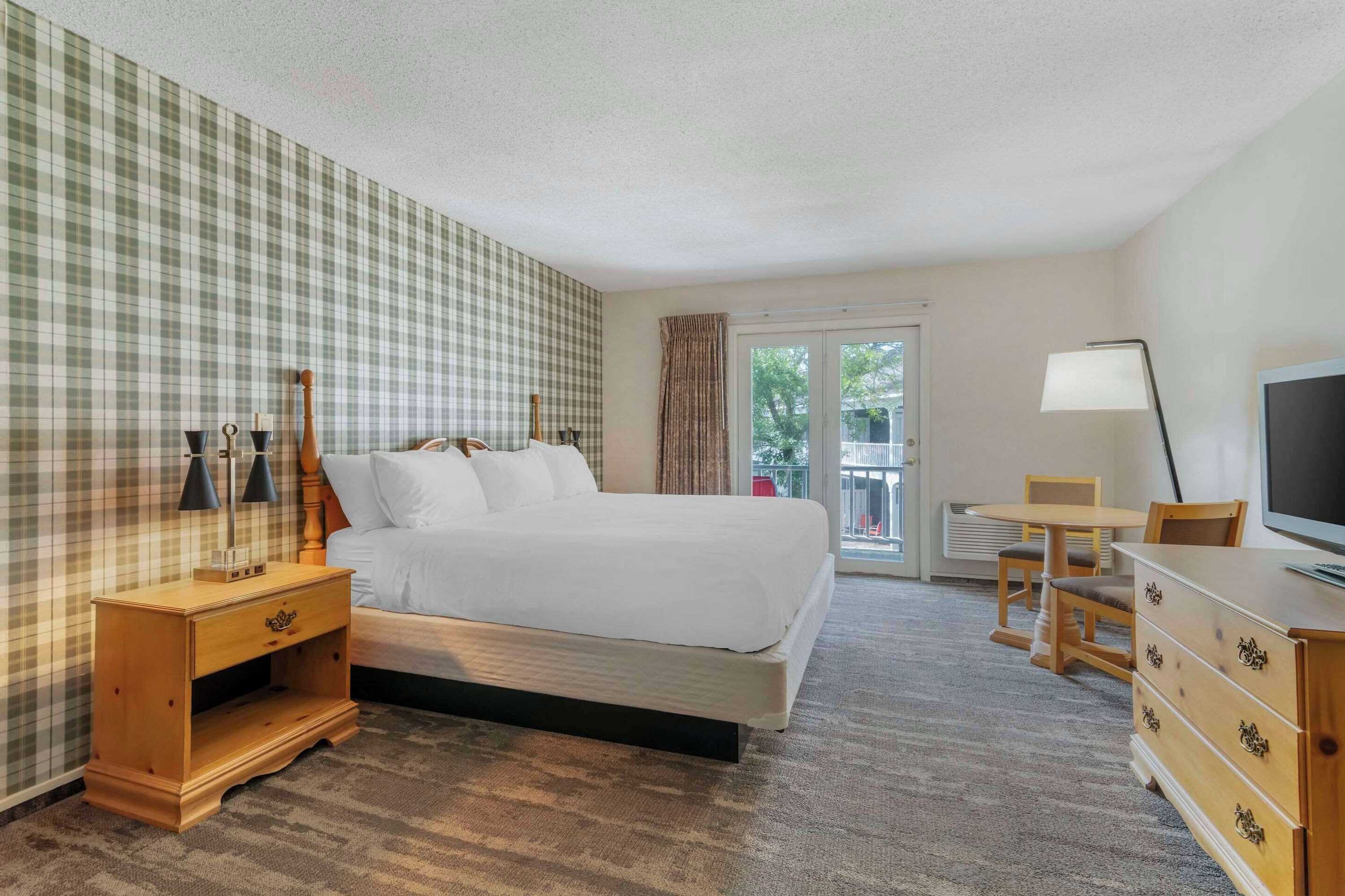 Gift card for Green Granite Inn, Ascend Hotel Collection Gift card for Green Granite Inn, Ascend Hotel Collection