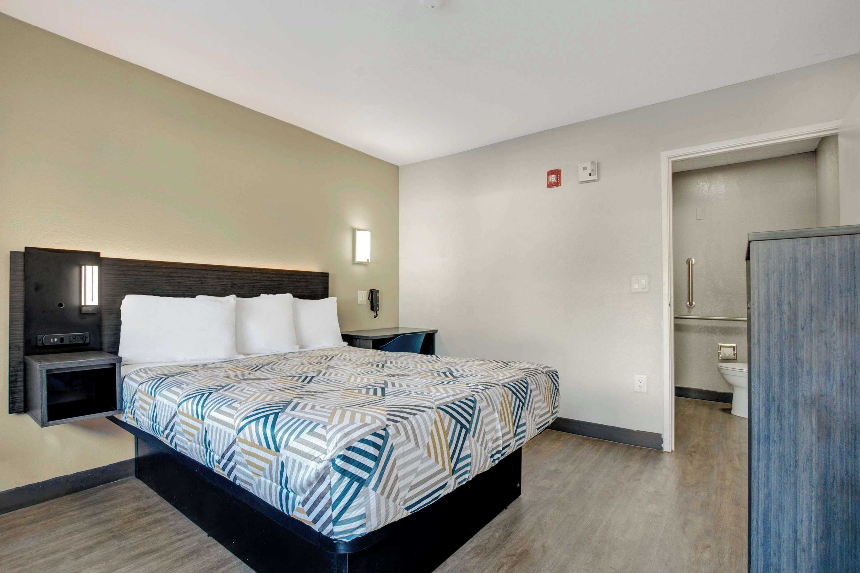 Gift card for Motel 6 Venice, FL Gift card for Motel 6 Venice, FL