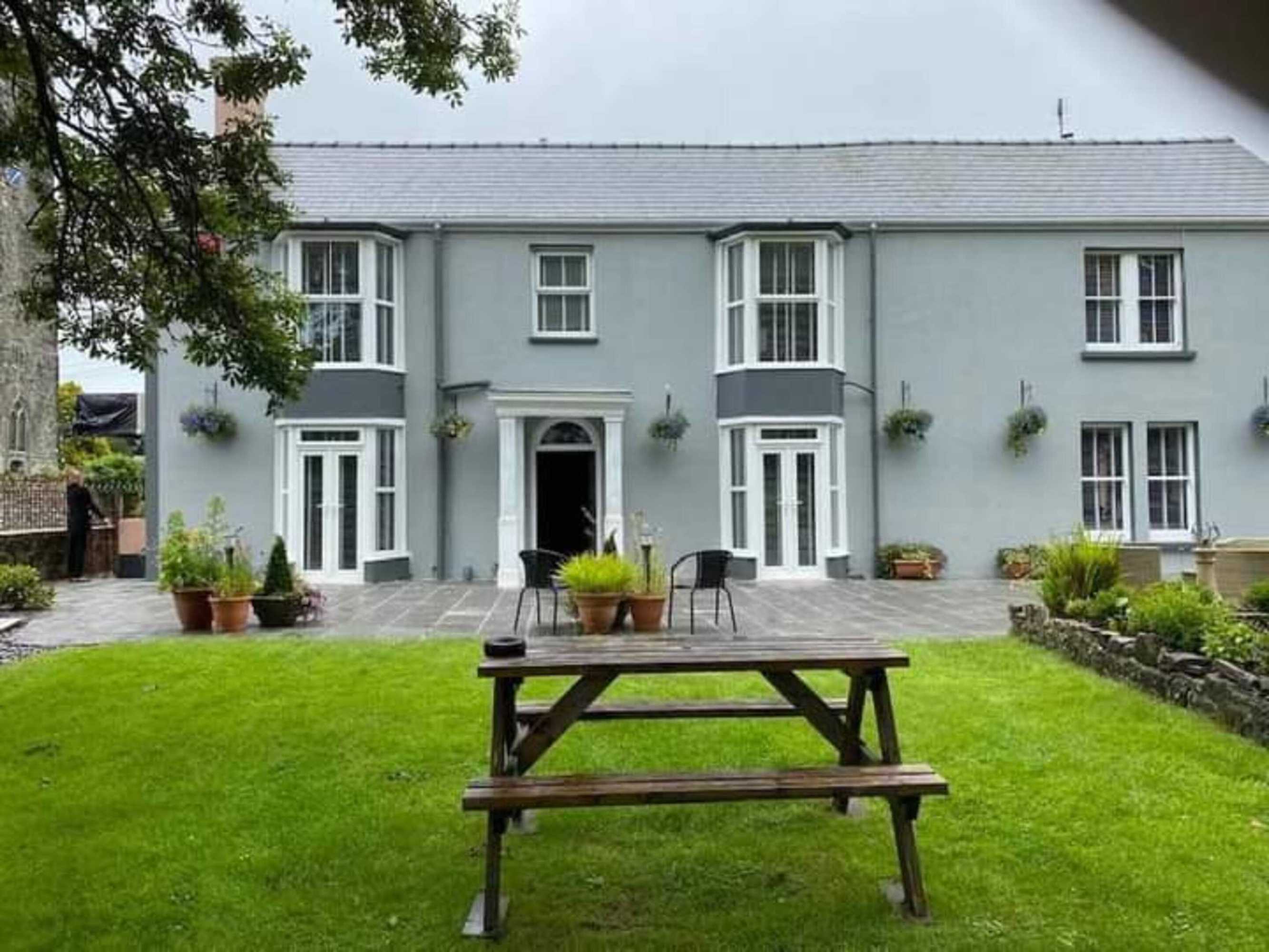 Gift card for Oyo Lamphey Hall Hotel Gift card for Oyo Lamphey Hall Hotel
