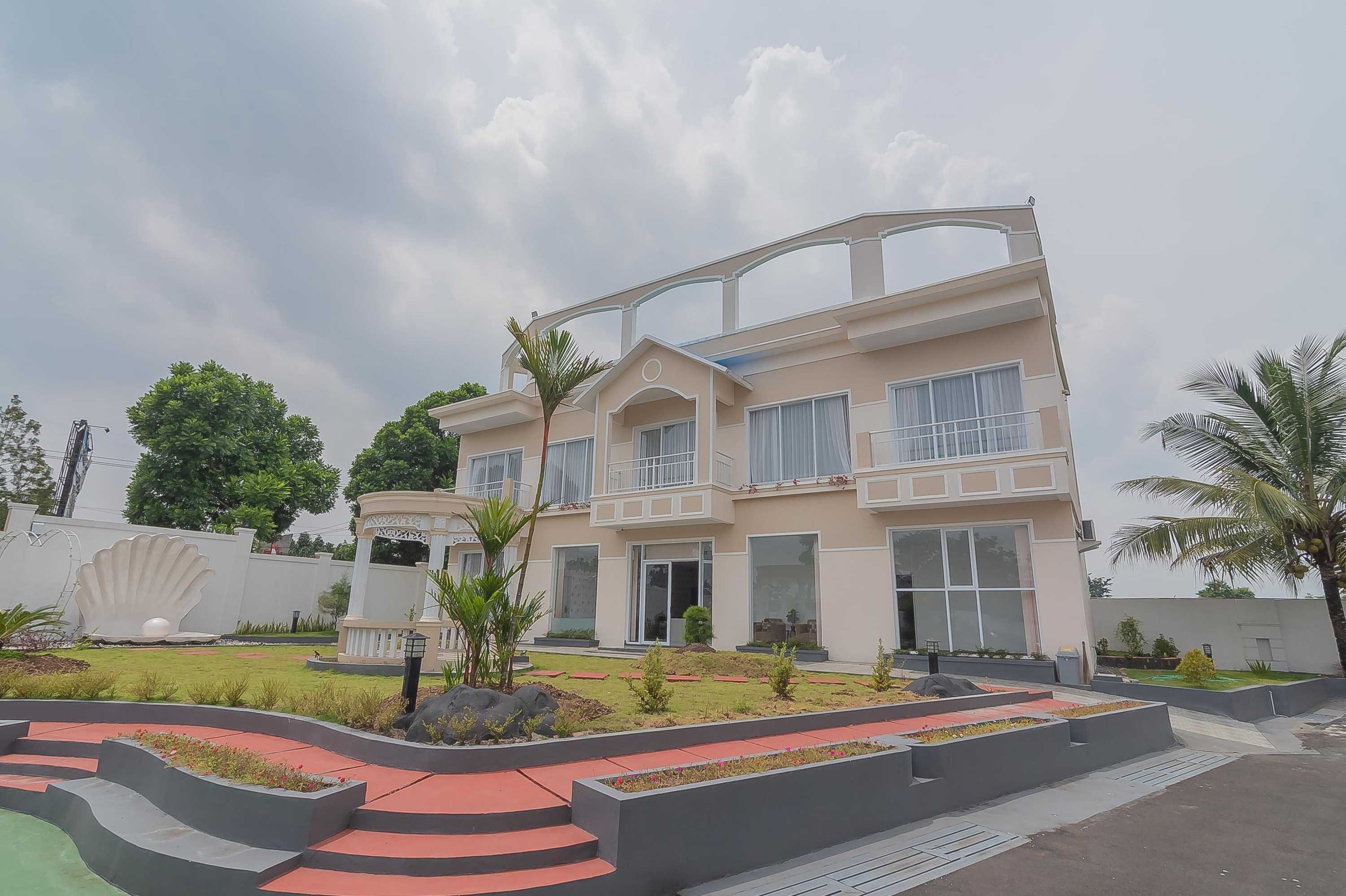 Gift card for Reddoorz Syariah @ Villa Grand Mutiara Tasikmalaya Gift card for Reddoorz Syariah @ Villa Grand Mutiara Tasikmalaya