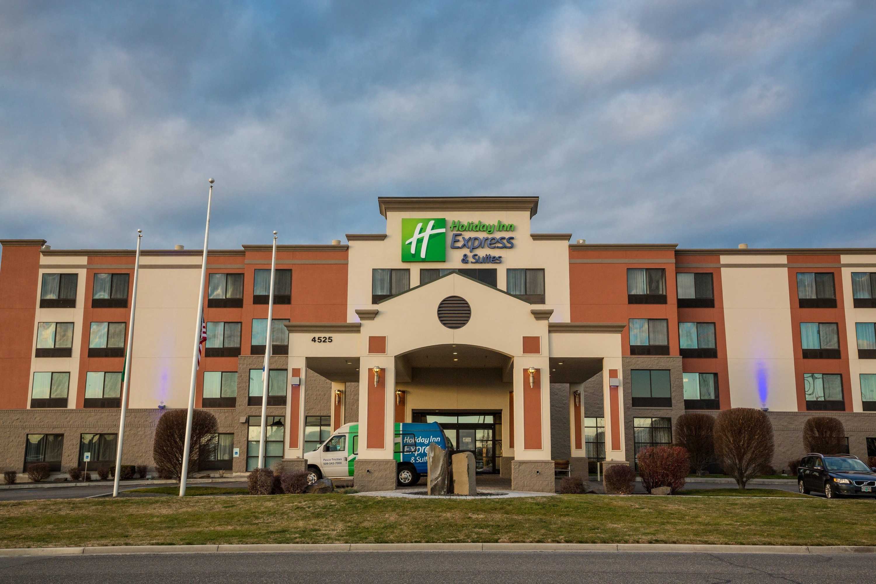 Gift card for Holiday Inn Express Hotel & Suites Pasco-Tri Cities by Ihg Gift card for Holiday Inn Express Hotel & Suites Pasco-Tri Cities by Ihg