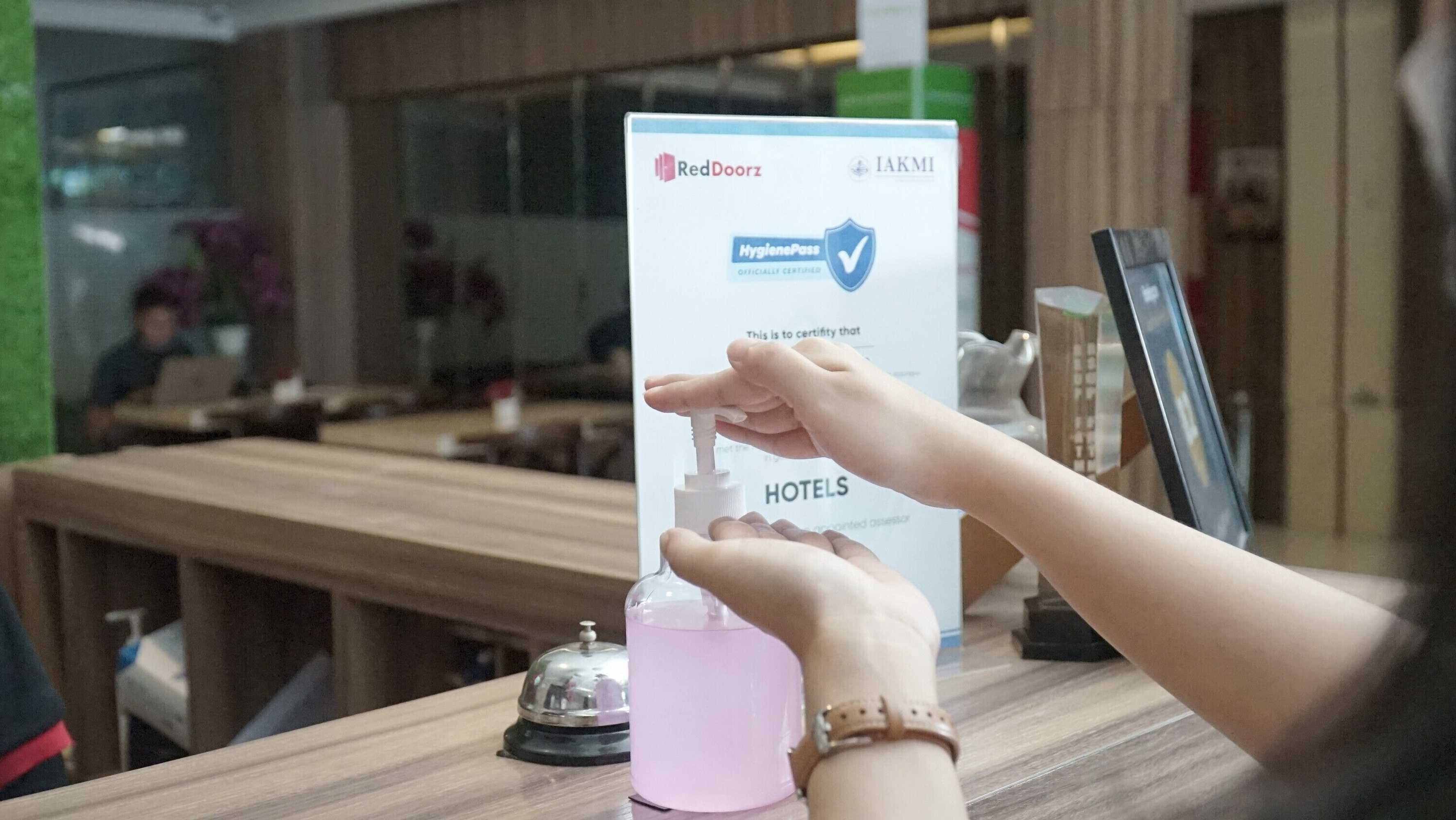 Gift card for Reddoorz Near Gor Satria 3 Gift card for Reddoorz Near Gor Satria 3