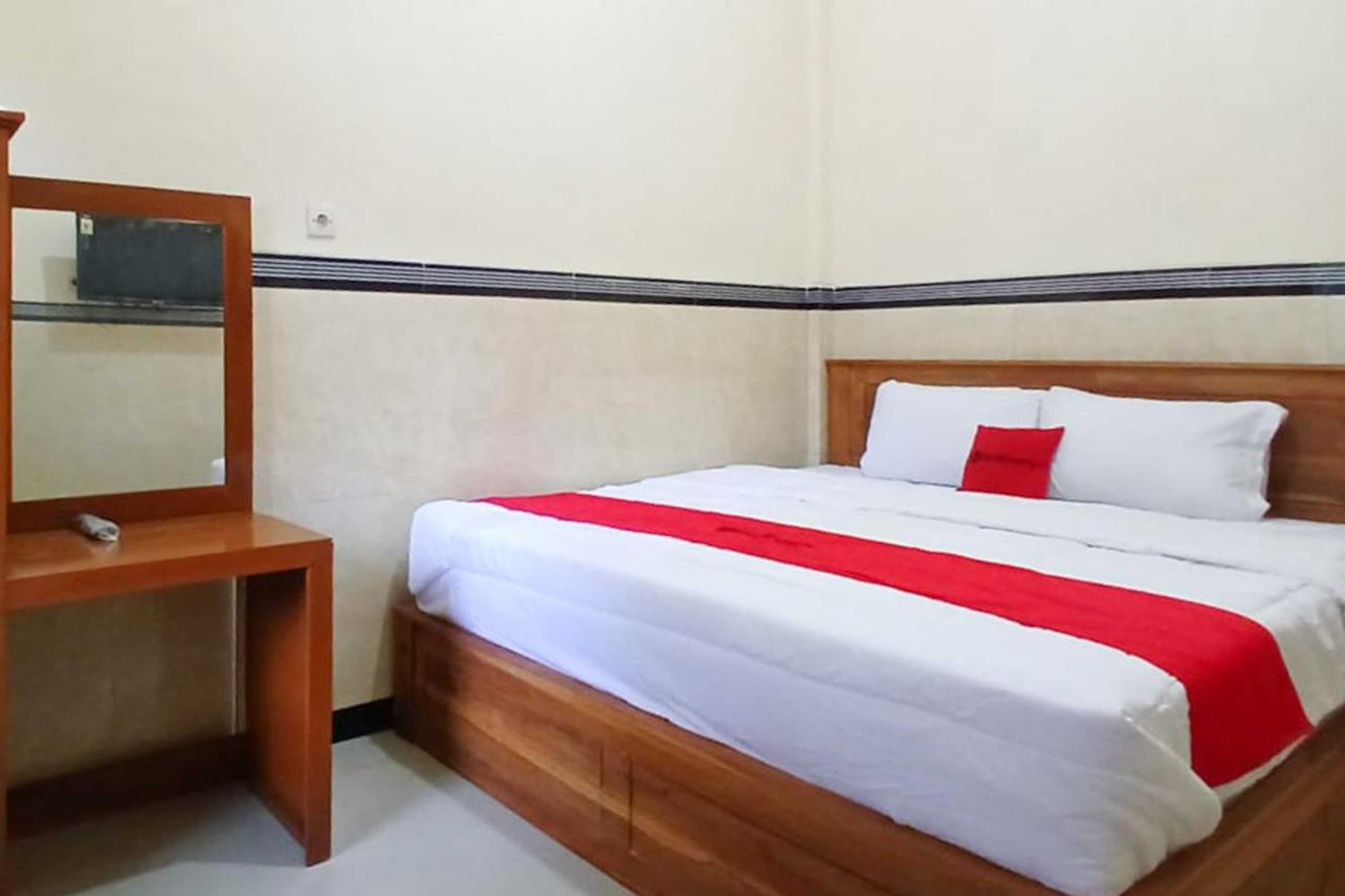 Gift card for Reddoorz at Dien Homestay Syariah Alun-Alun Pasuruan Gift card for Reddoorz at Dien Homestay Syariah Alun-Alun Pasuruan