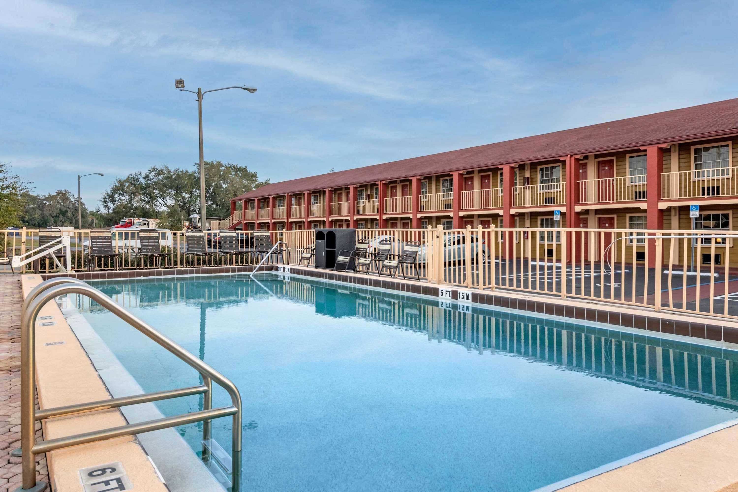 Gift card for Econo Lodge Inn & Suites Maingate Central Gift card for Econo Lodge Inn & Suites Maingate Central