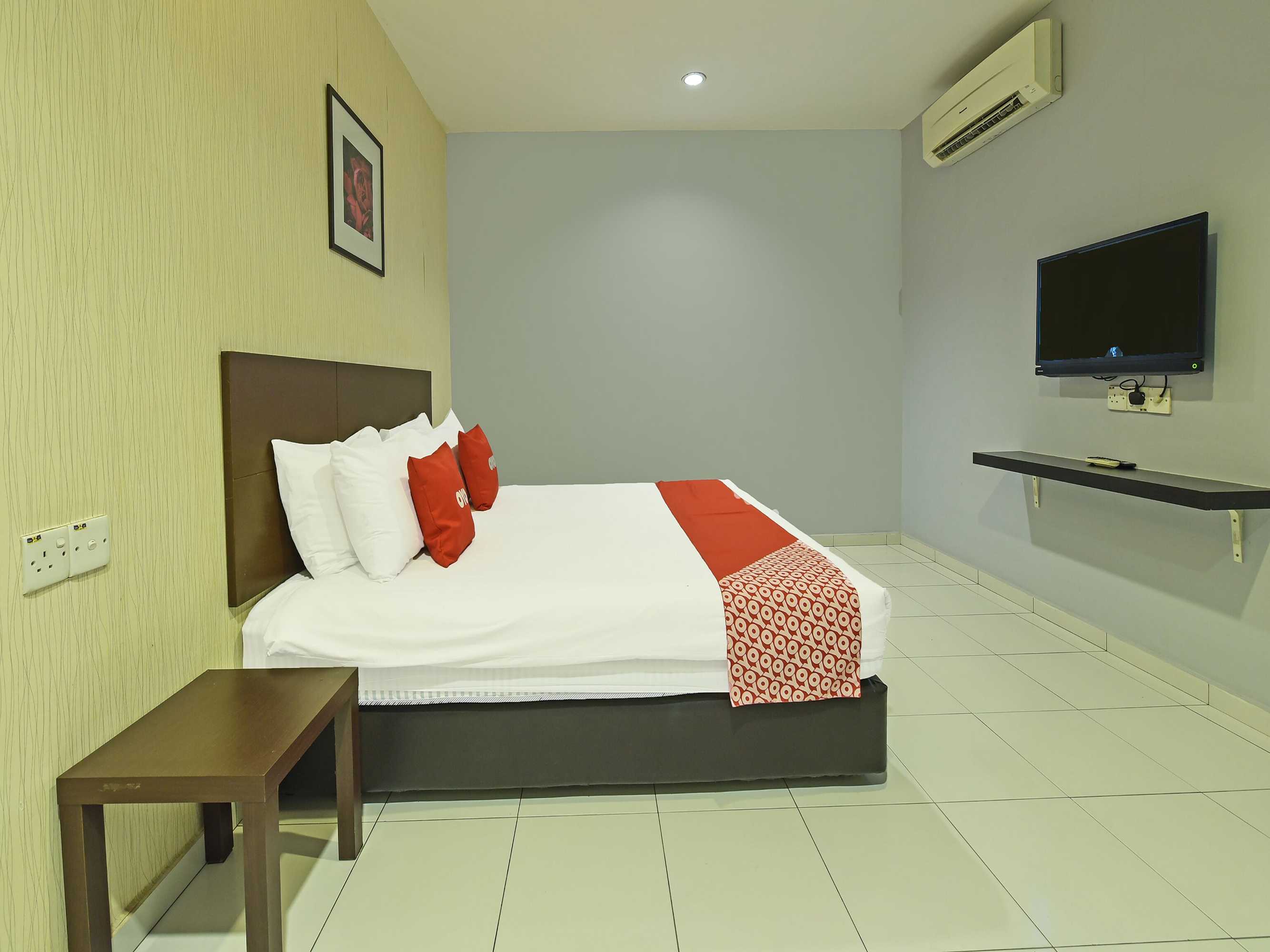 Gift card for Oyo 90644 M Three Hotel Gift card for Oyo 90644 M Three Hotel