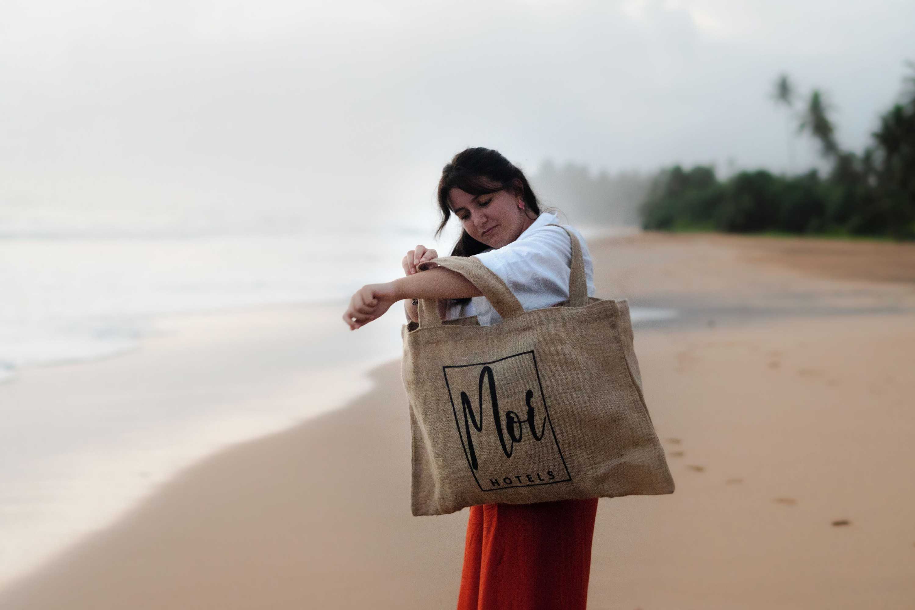 Gift card for Moi Induruwa by Dbi