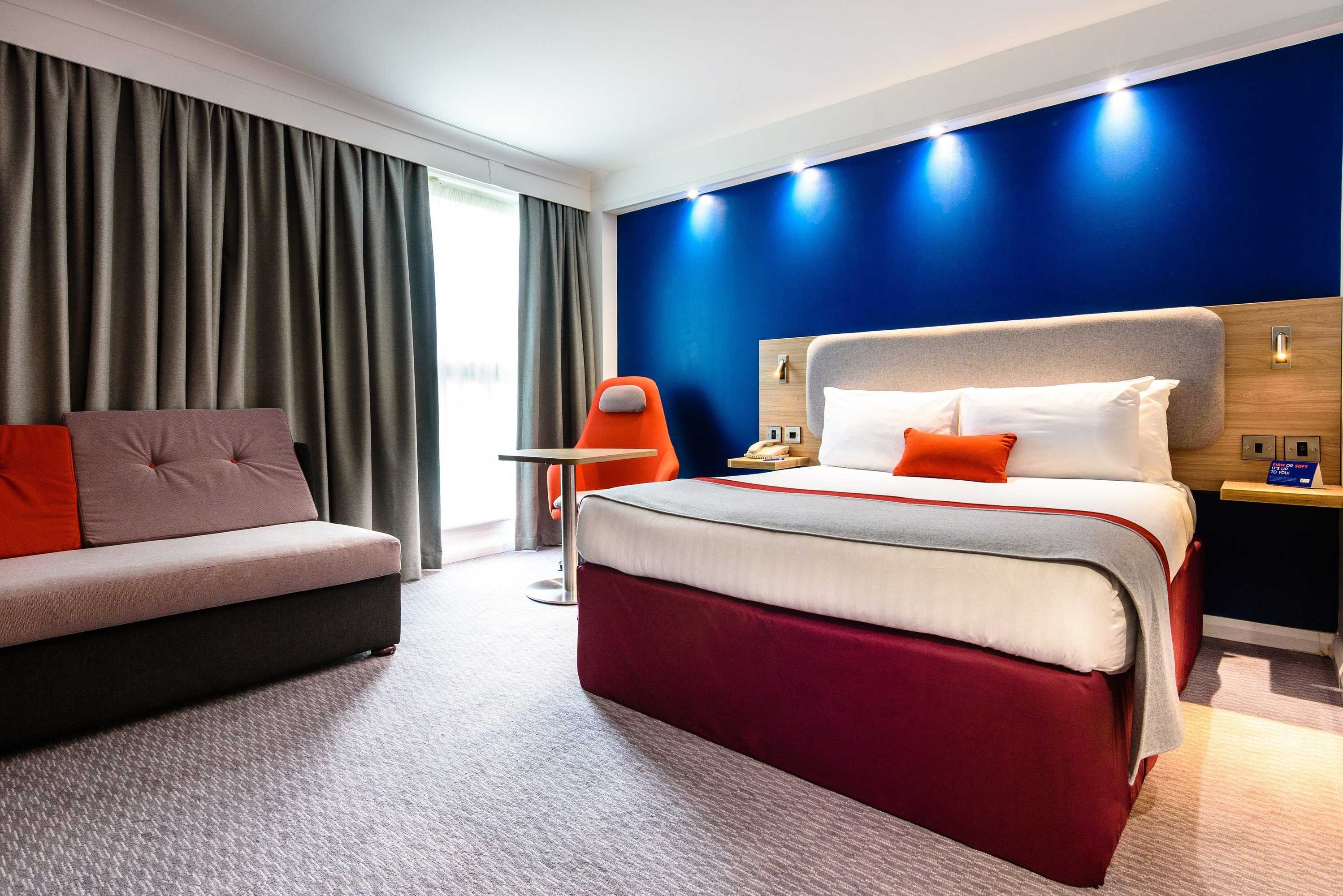 Gift card for Holiday Inn Express Portsmouth - Gunwharf Quays by Ihg Gift card for Holiday Inn Express Portsmouth - Gunwharf Quays by Ihg