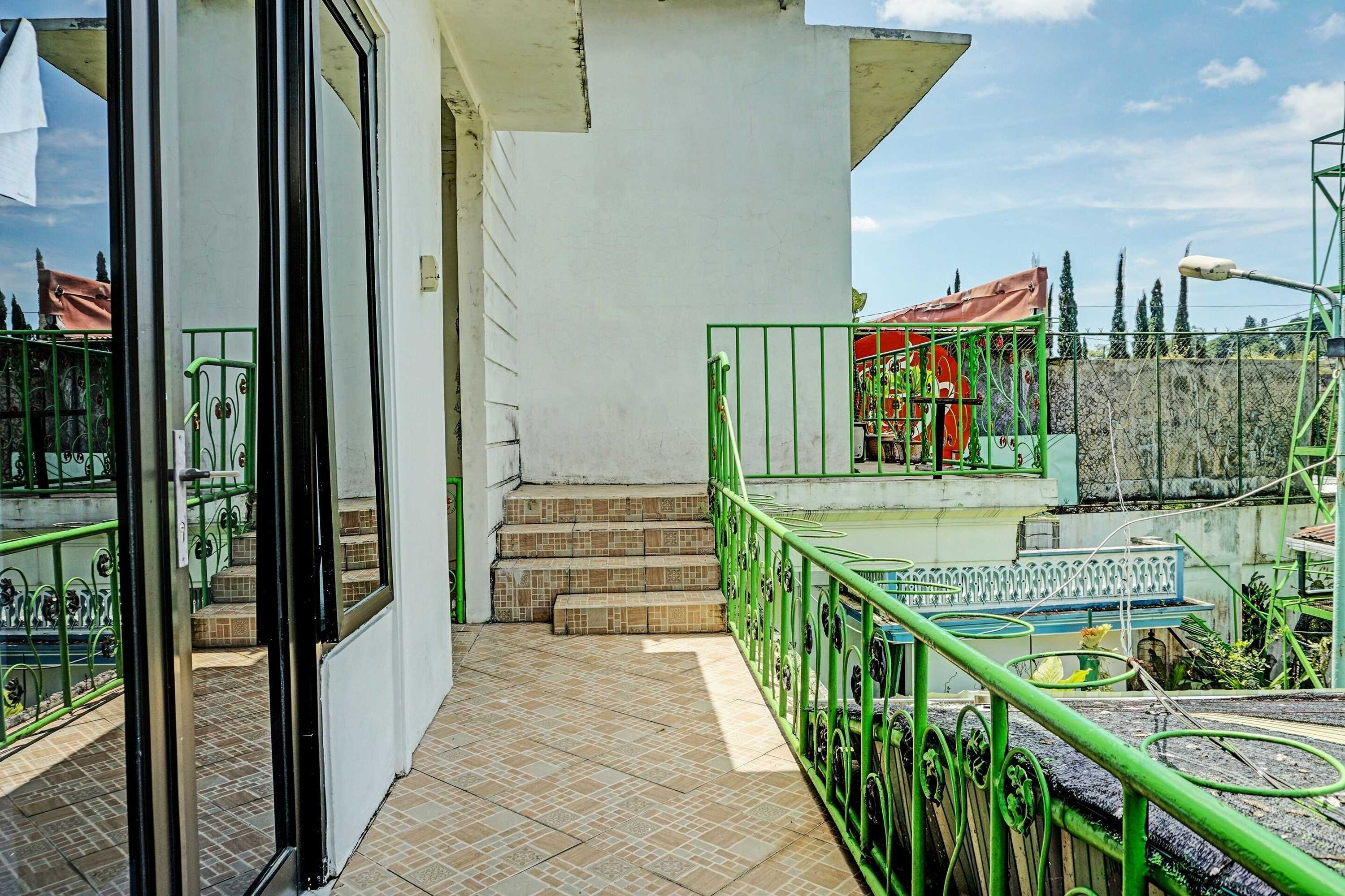 Gift card for Oyo Life 92376 Agape Villa