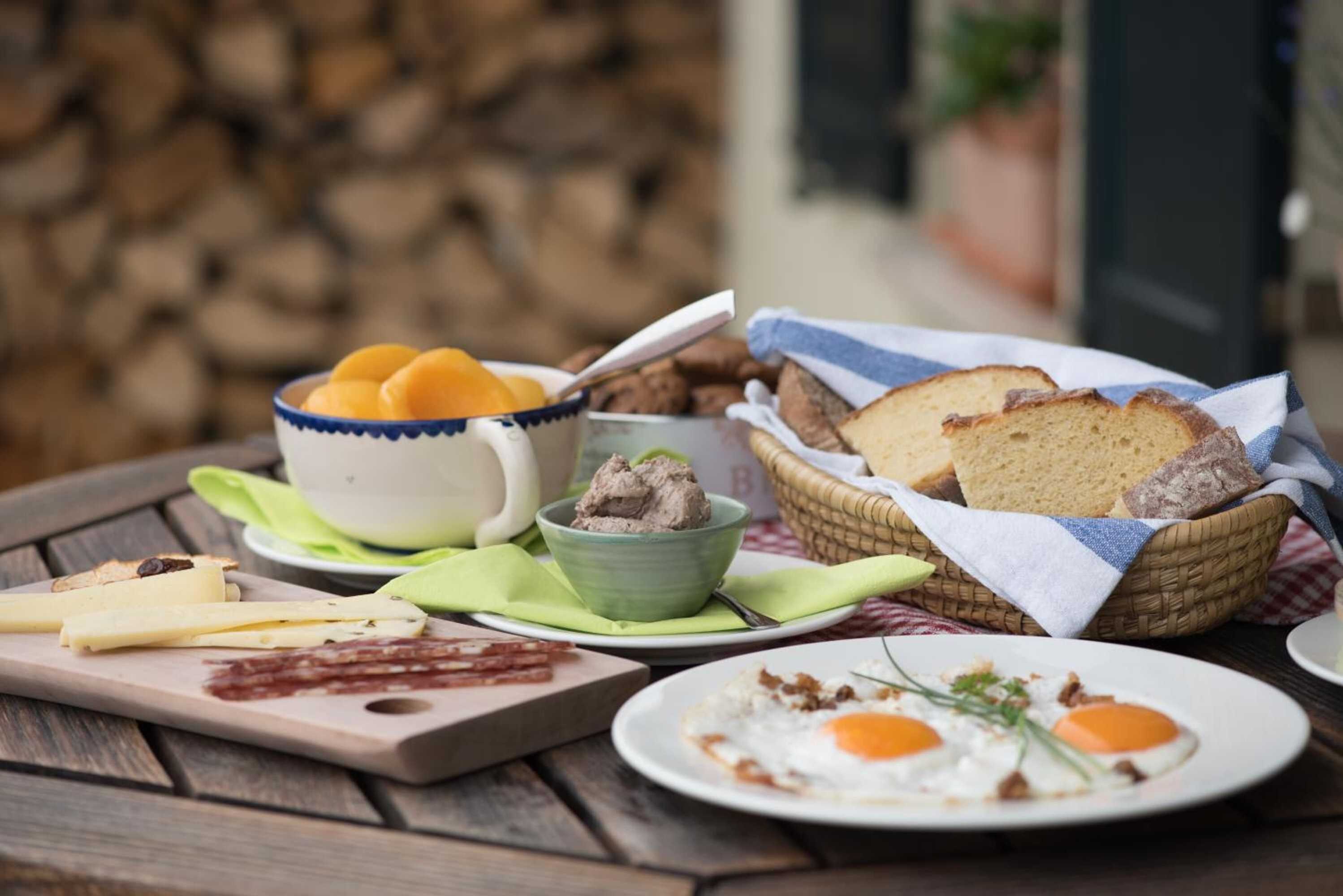 Gift card for Bed & Breakfast Dvorec - Beer Fountain & Galerija Okusov Gift card for Bed & Breakfast Dvorec - Beer Fountain & Galerija Okusov