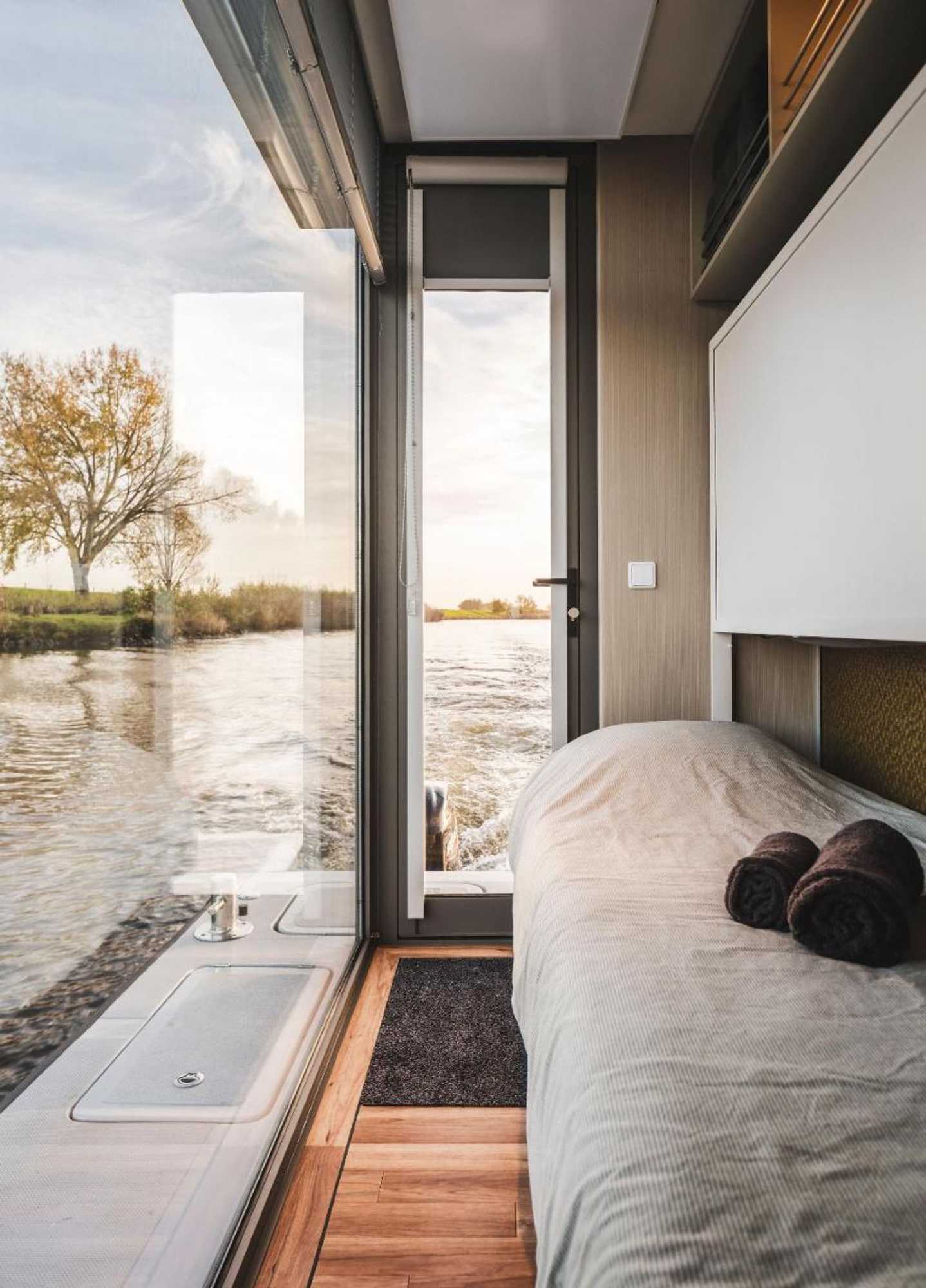 Gift card for Aquahome - NP de Biesbosch - Bijzonder Overnachten op Een Houseboat!