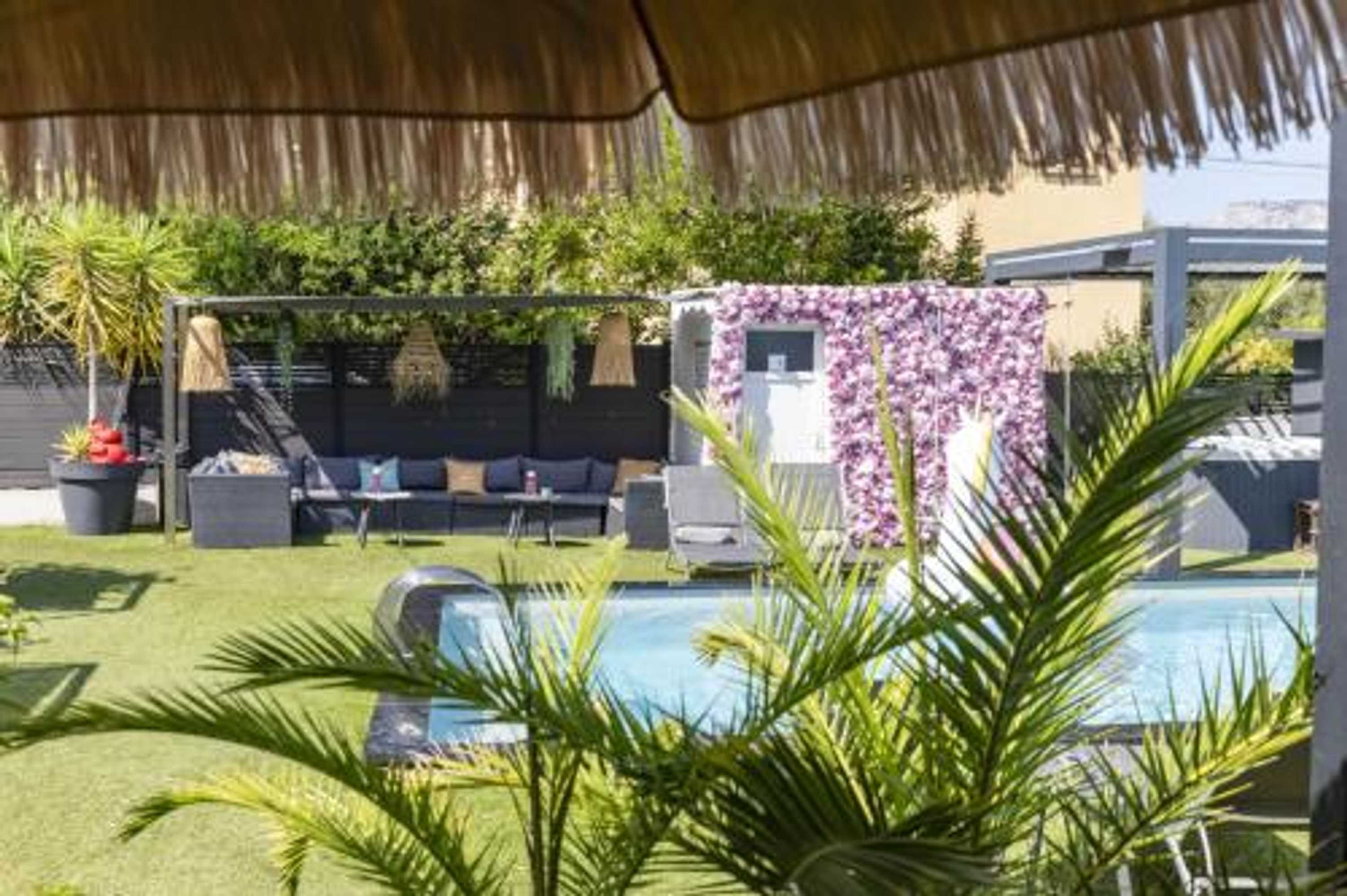 Gift card for Hôtel Eden Cassis - Piscine Chauffée, Jacuzzi - Parking Privé Gift card for Hôtel Eden Cassis - Piscine Chauffée, Jacuzzi - Parking Privé