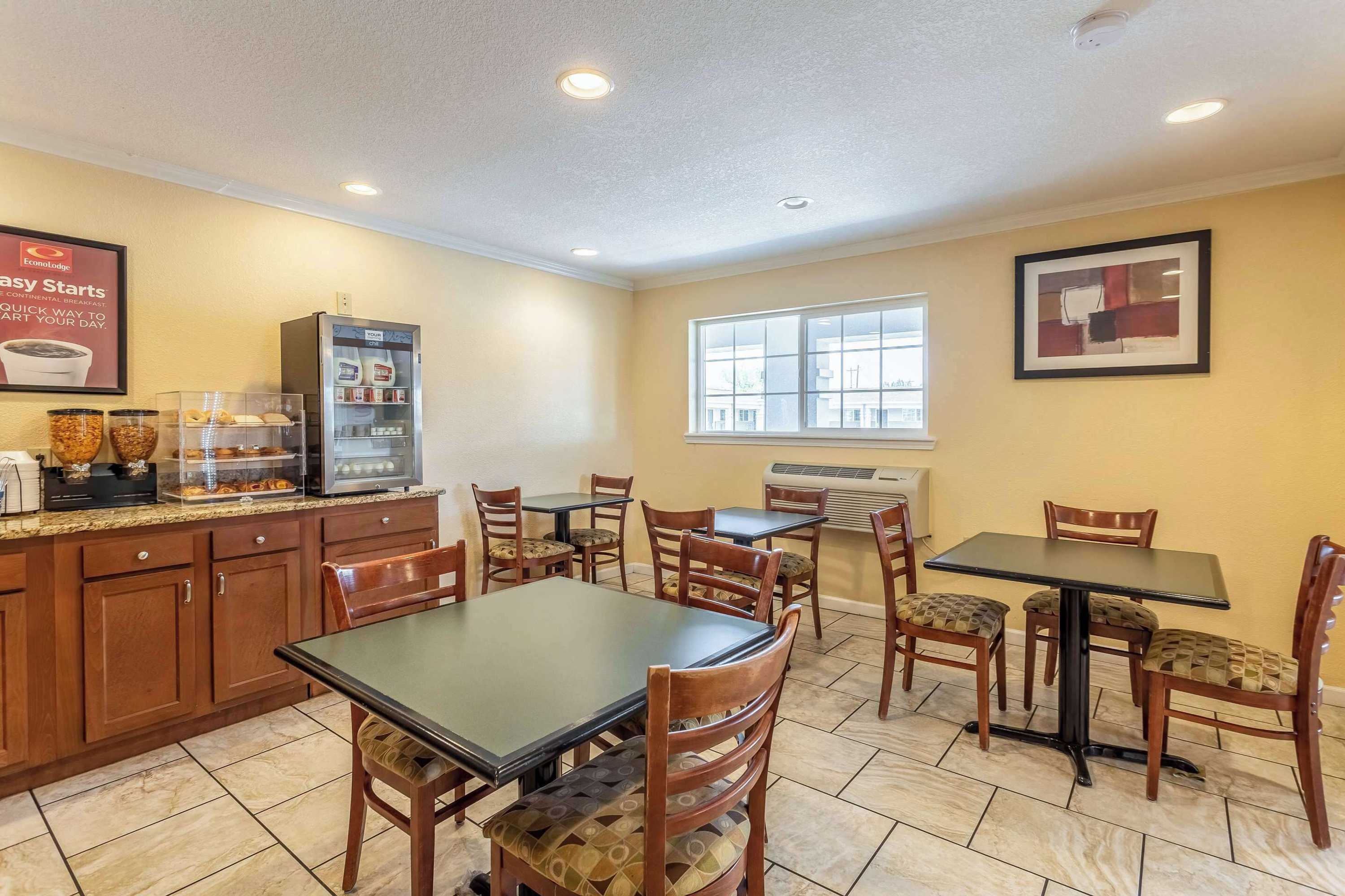 Gift card for Econo Lodge Inn & Suites Gift card for Econo Lodge Inn & Suites