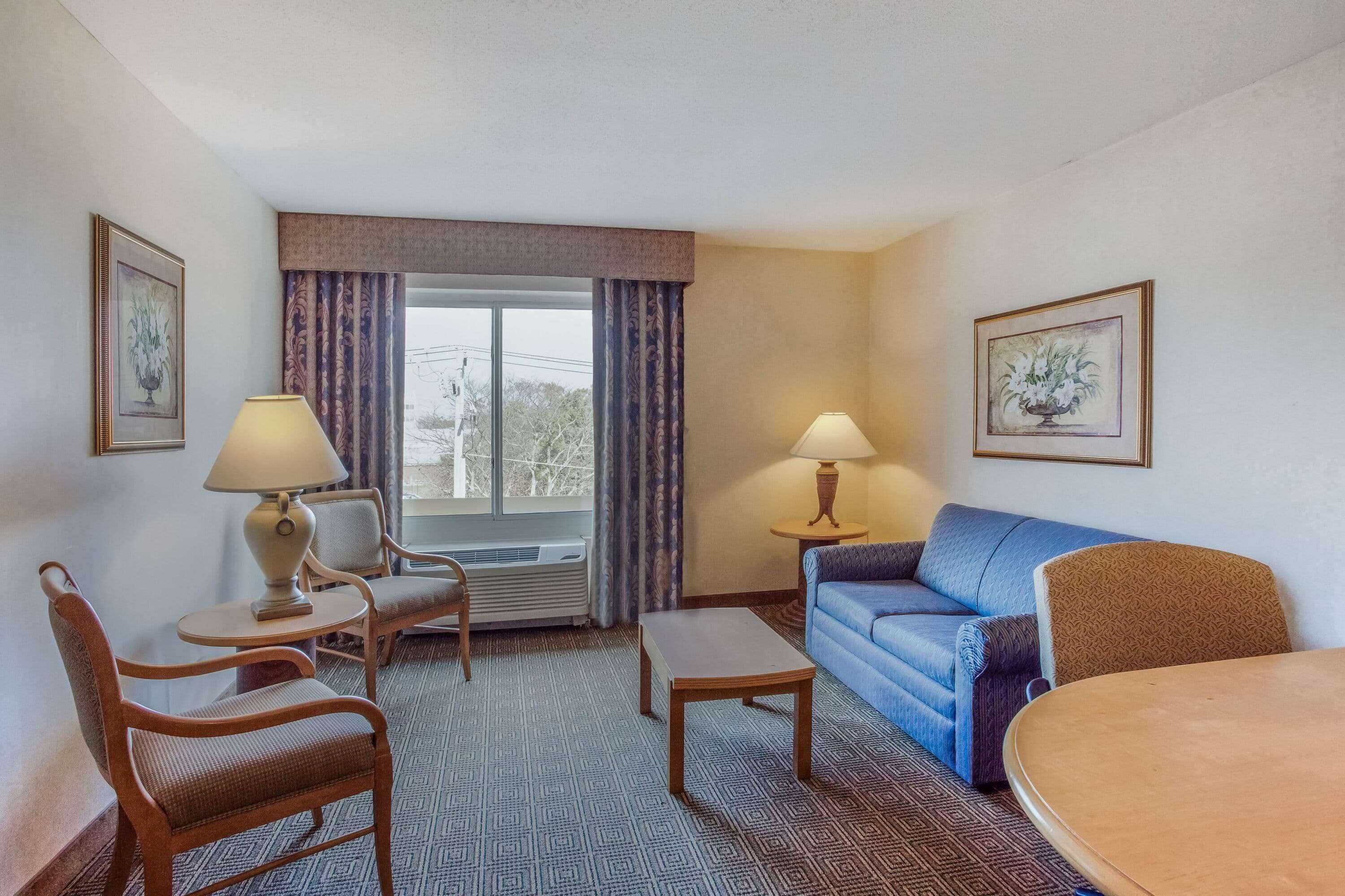 Gift card for La Quinta Inn & Suites by Wyndham Islip - Macarthur Airport Gift card for La Quinta Inn & Suites by Wyndham Islip - Macarthur Airport