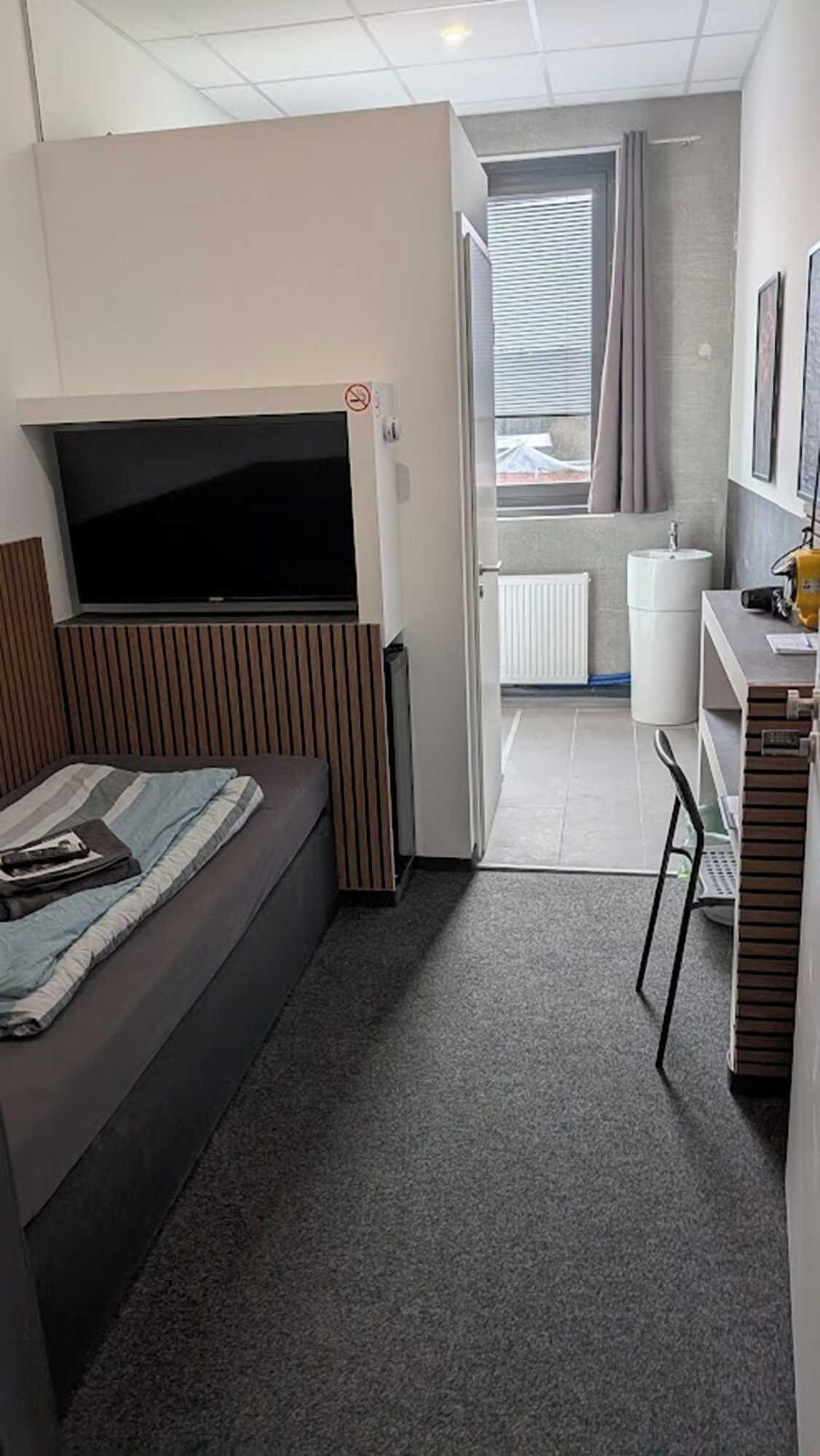 Gift card for Business-Motel, Free Xl-Parking, Wifi, Massage-Chairs, Sauna, Shared Kitchen, Breakfast 2go, Free Soda, Coffee Gift card for Business-Motel, Free Xl-Parking, Wifi, Massage-Chairs, Sauna, Shared Kitchen, Breakfast 2go, Free Soda, Coffee