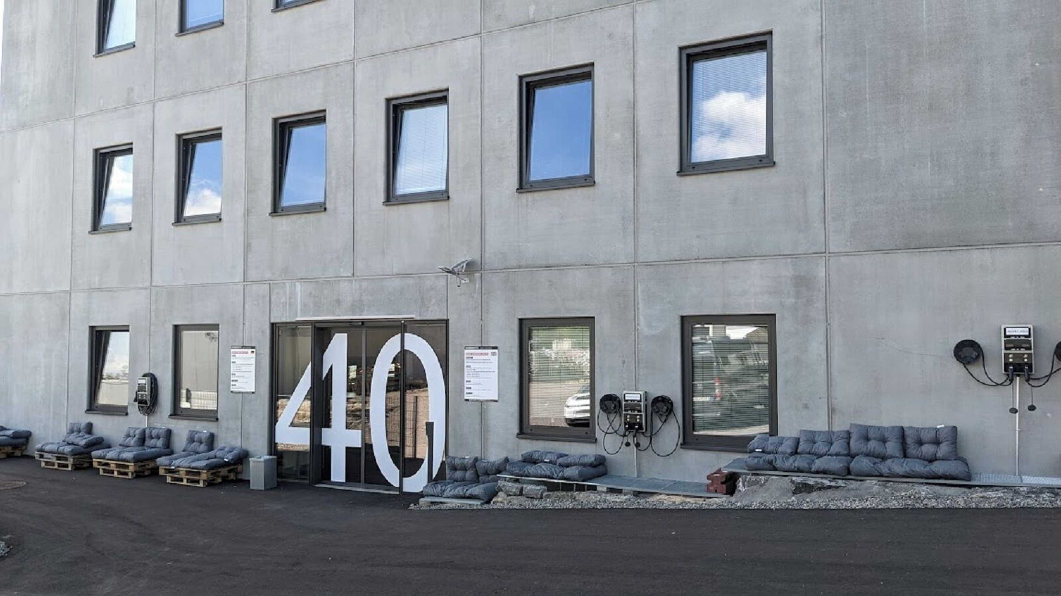 Gift card for Business-Motel, Free Xl-Parking, Wifi, Massage-Chairs, Sauna, Shared Kitchen, Breakfast 2go, Free Soda, Coffee