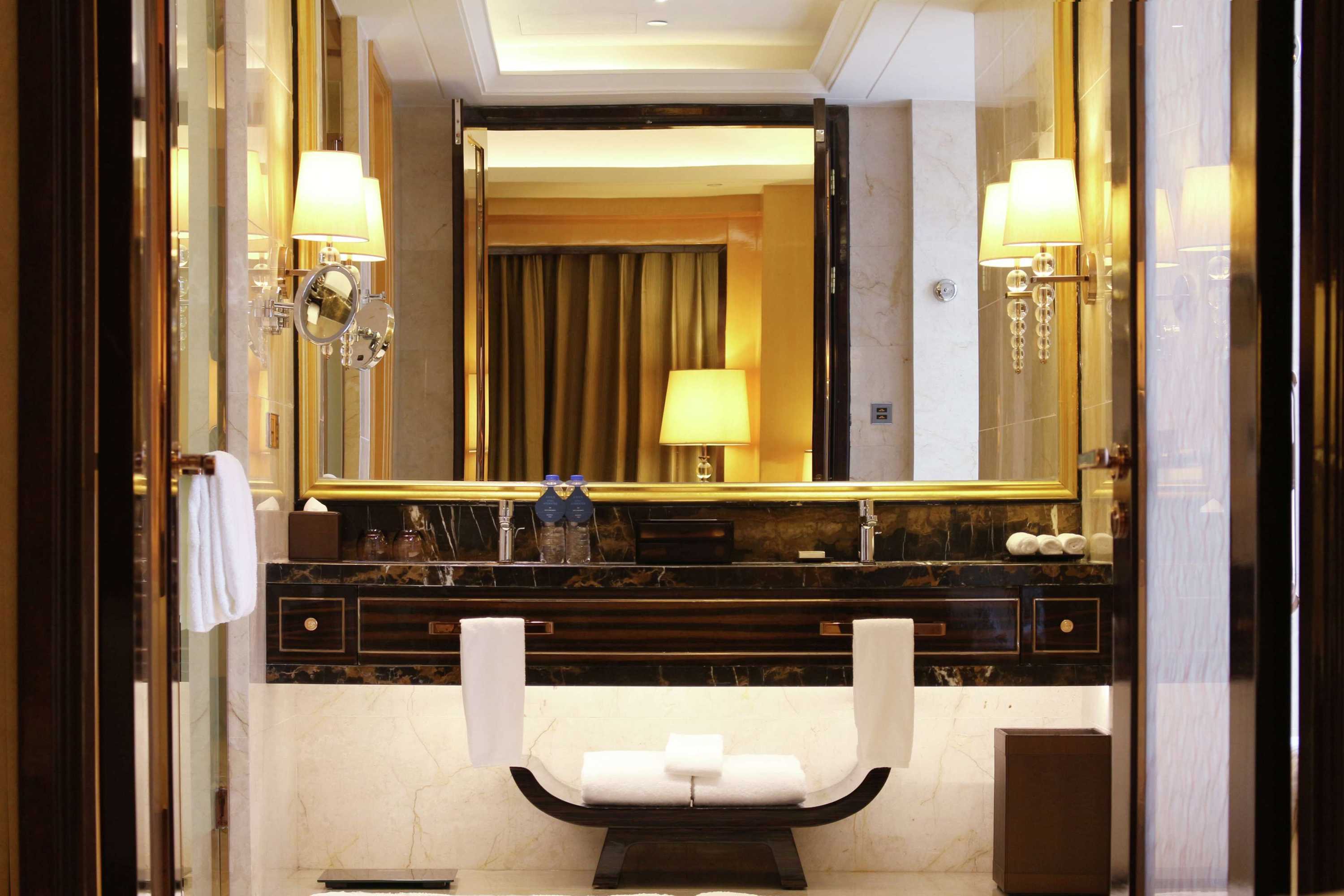 Gift card for Hilton Zhengzhou Gift card for Hilton Zhengzhou