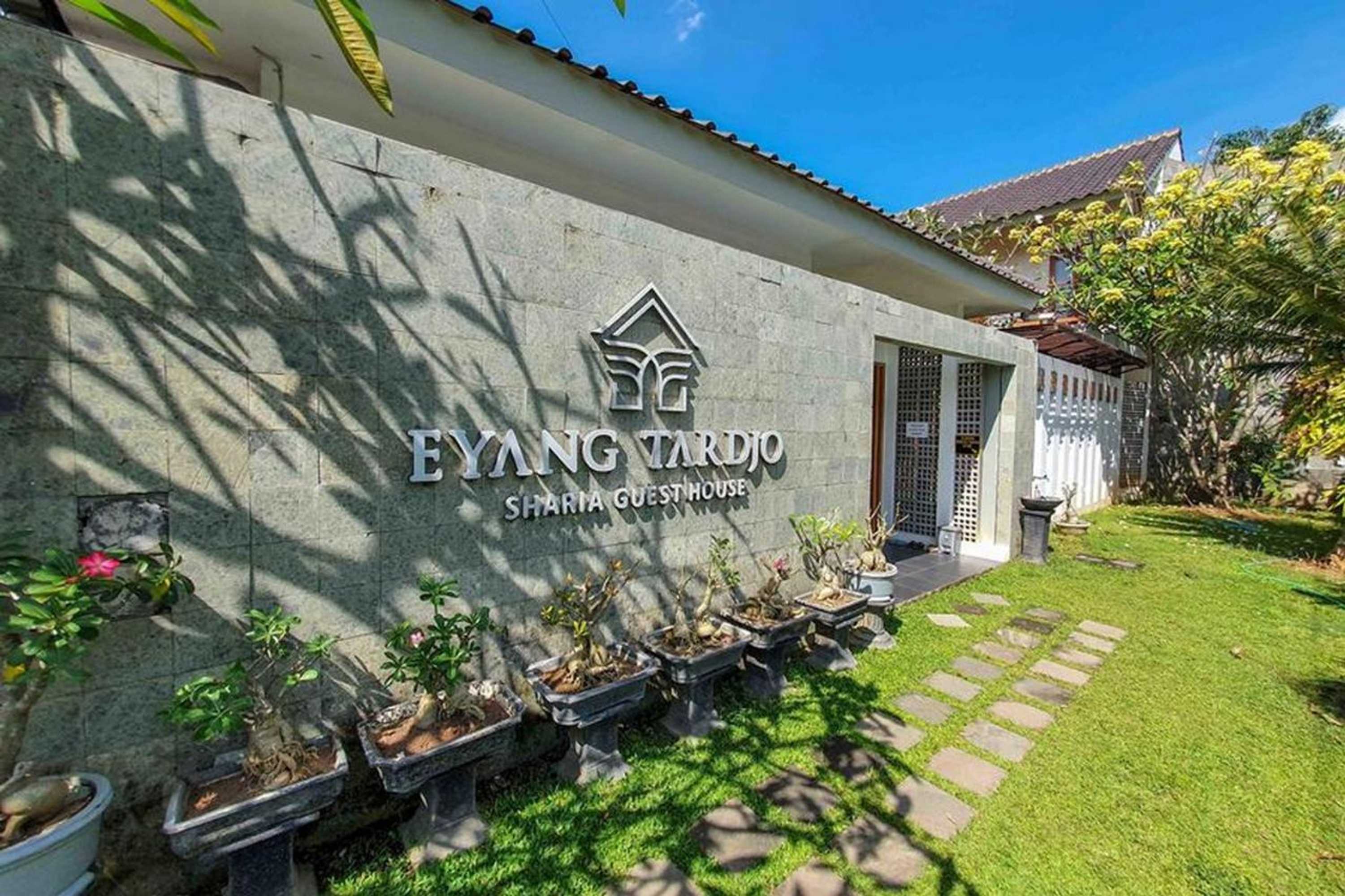 Gift card for Rumah Eyang Tardjo Syariah Mitra Reddoorz