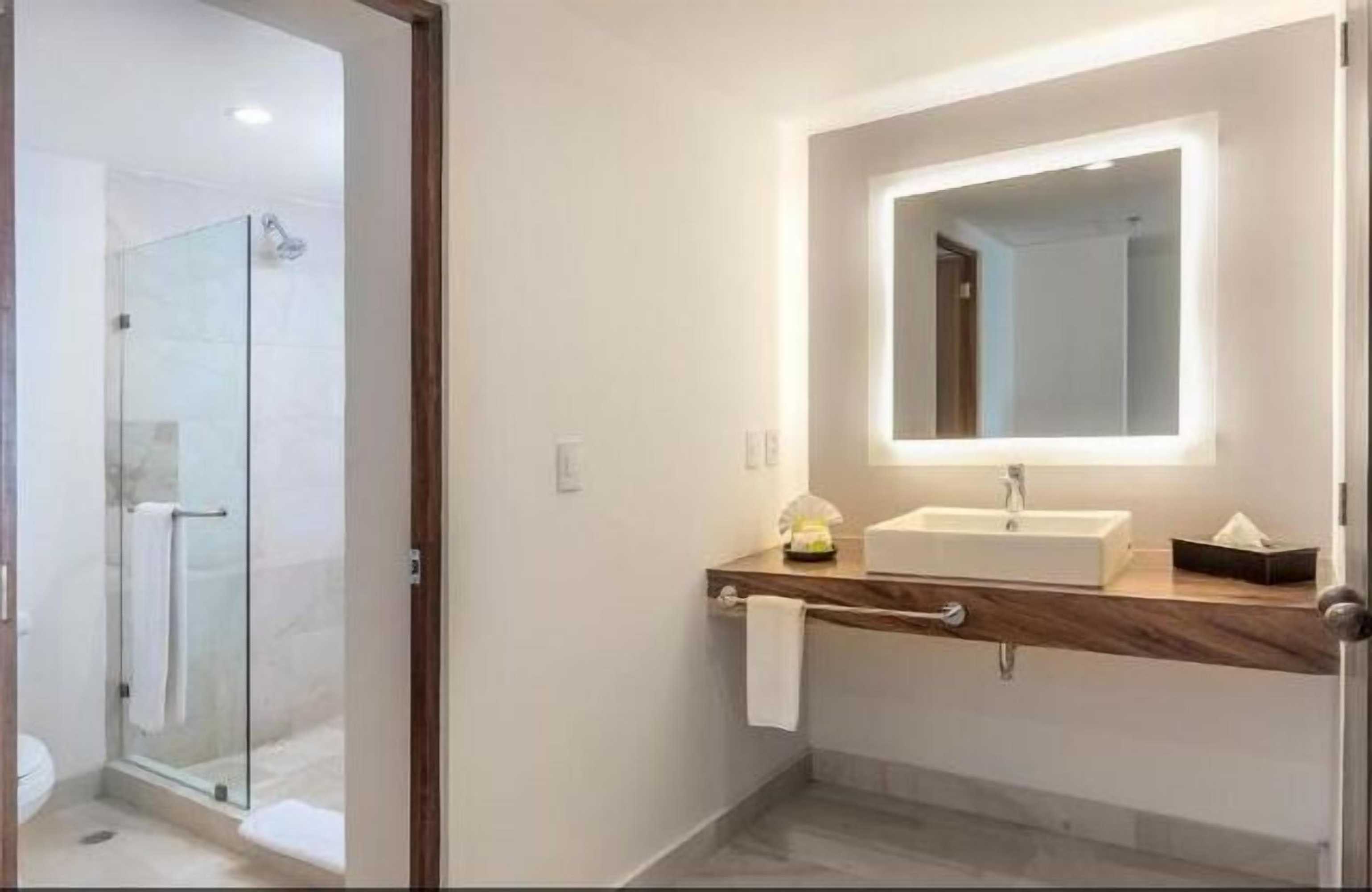 Gift card for Holiday Inn Resort Ixtapa All-Inclusive by Ihg Gift card for Holiday Inn Resort Ixtapa All-Inclusive by Ihg