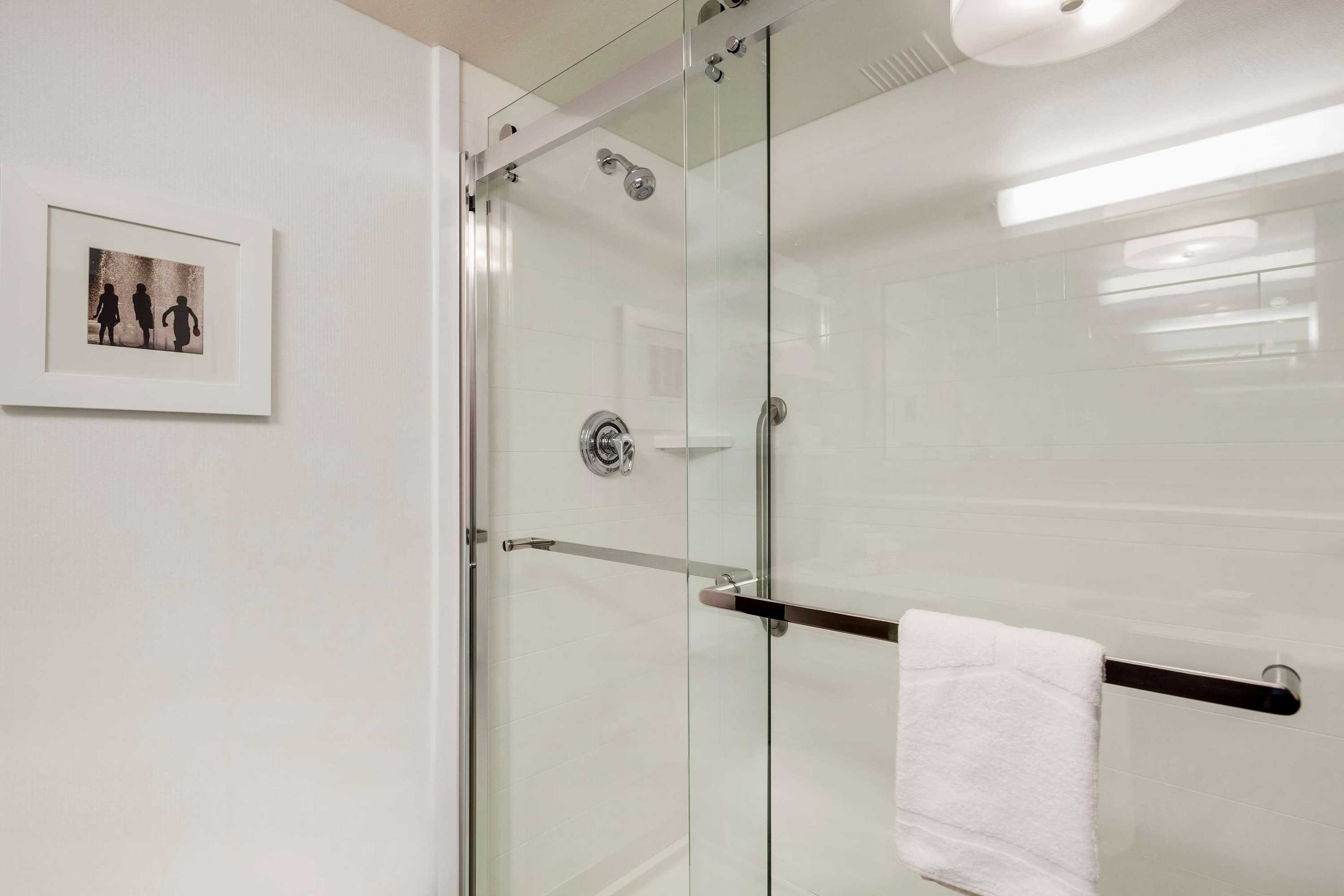 Gift card for Hampton Inn & Suites Seattle-North/lynnwood Gift card for Hampton Inn & Suites Seattle-North/lynnwood