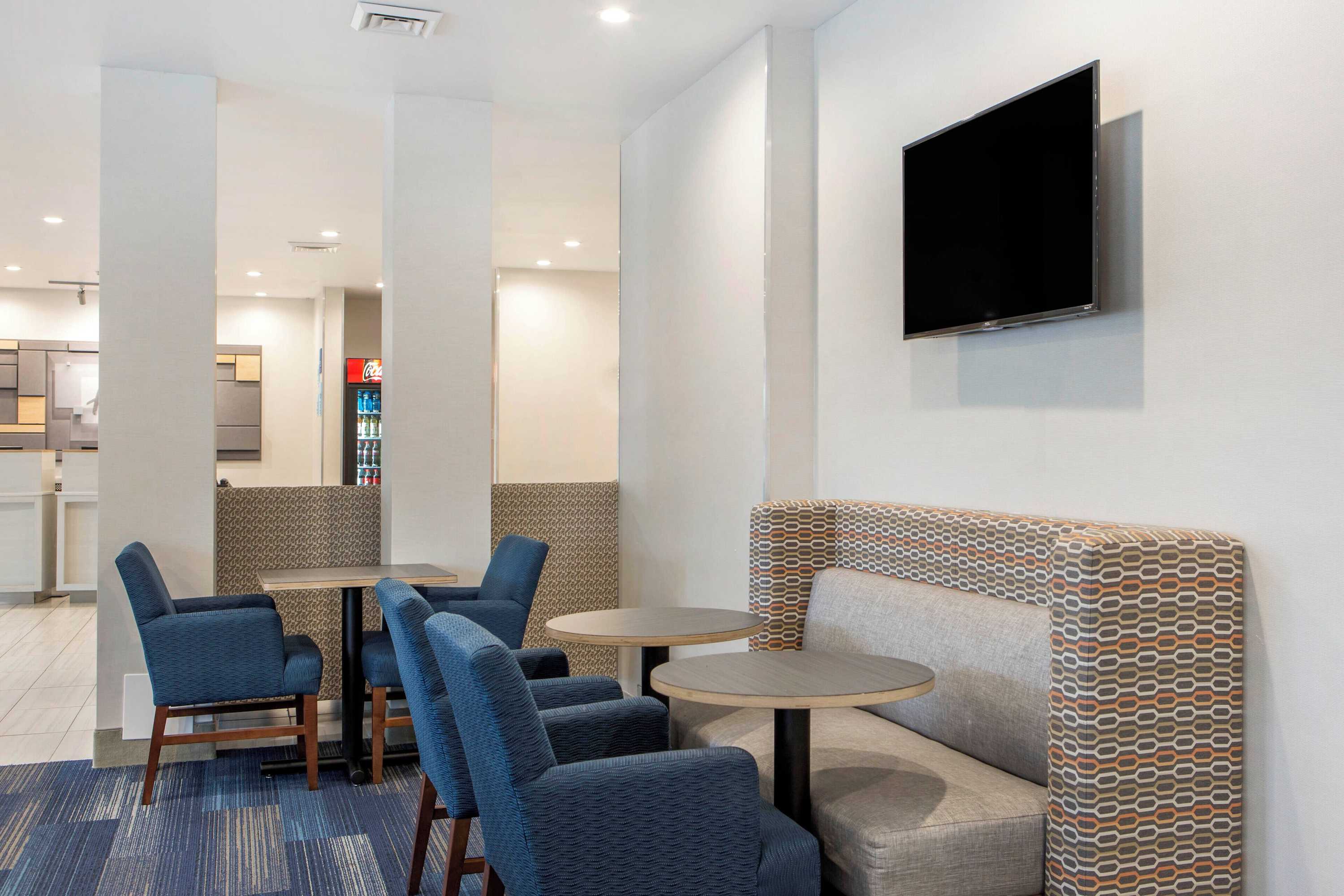 Gift card for Holiday Inn Express & Suites Chicago West - St Charles by Ihg Gift card for Holiday Inn Express & Suites Chicago West - St Charles by Ihg