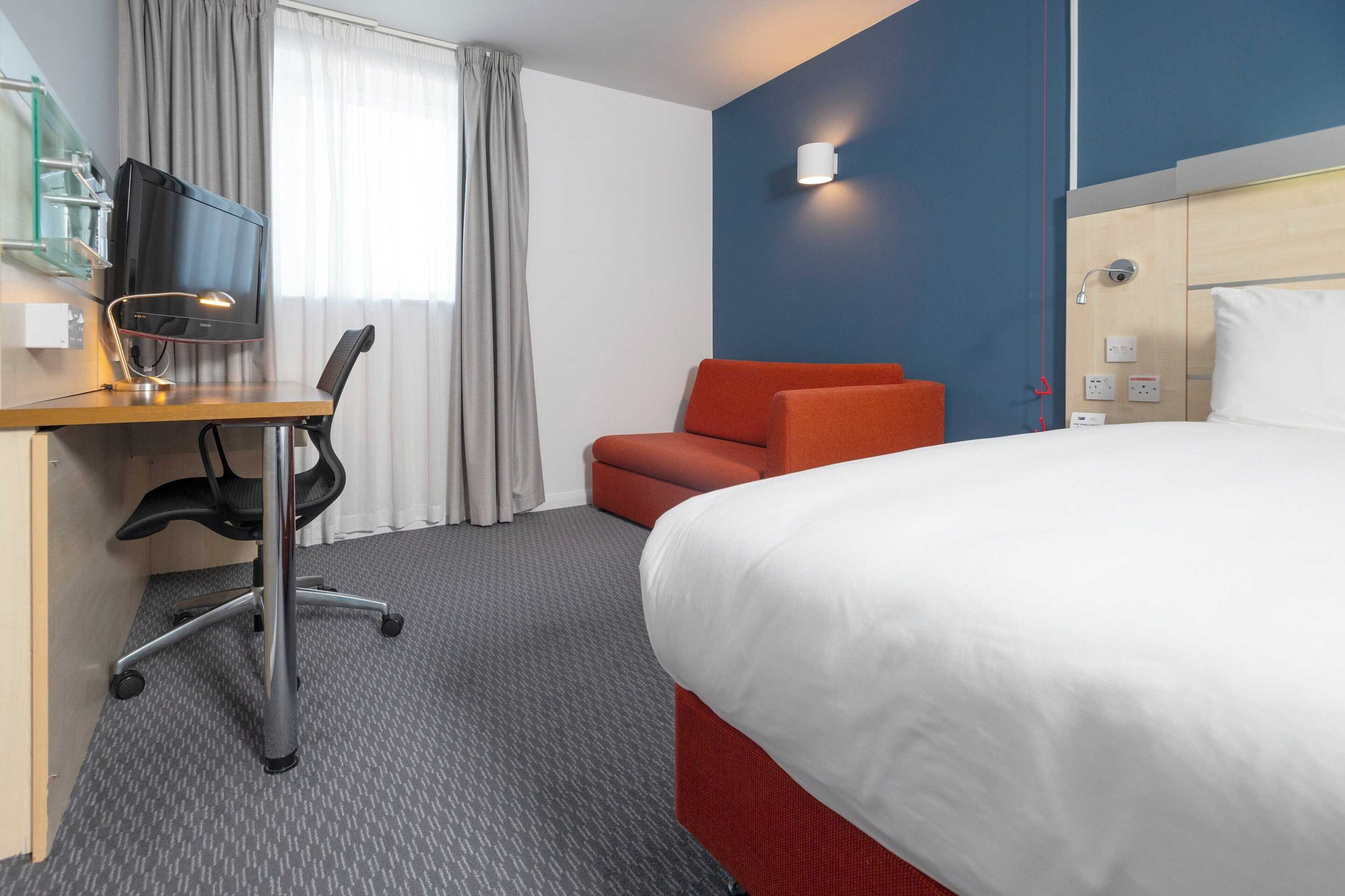 Gift card for Holiday Inn Express Swindon City Centre by Ihg Gift card for Holiday Inn Express Swindon City Centre by Ihg