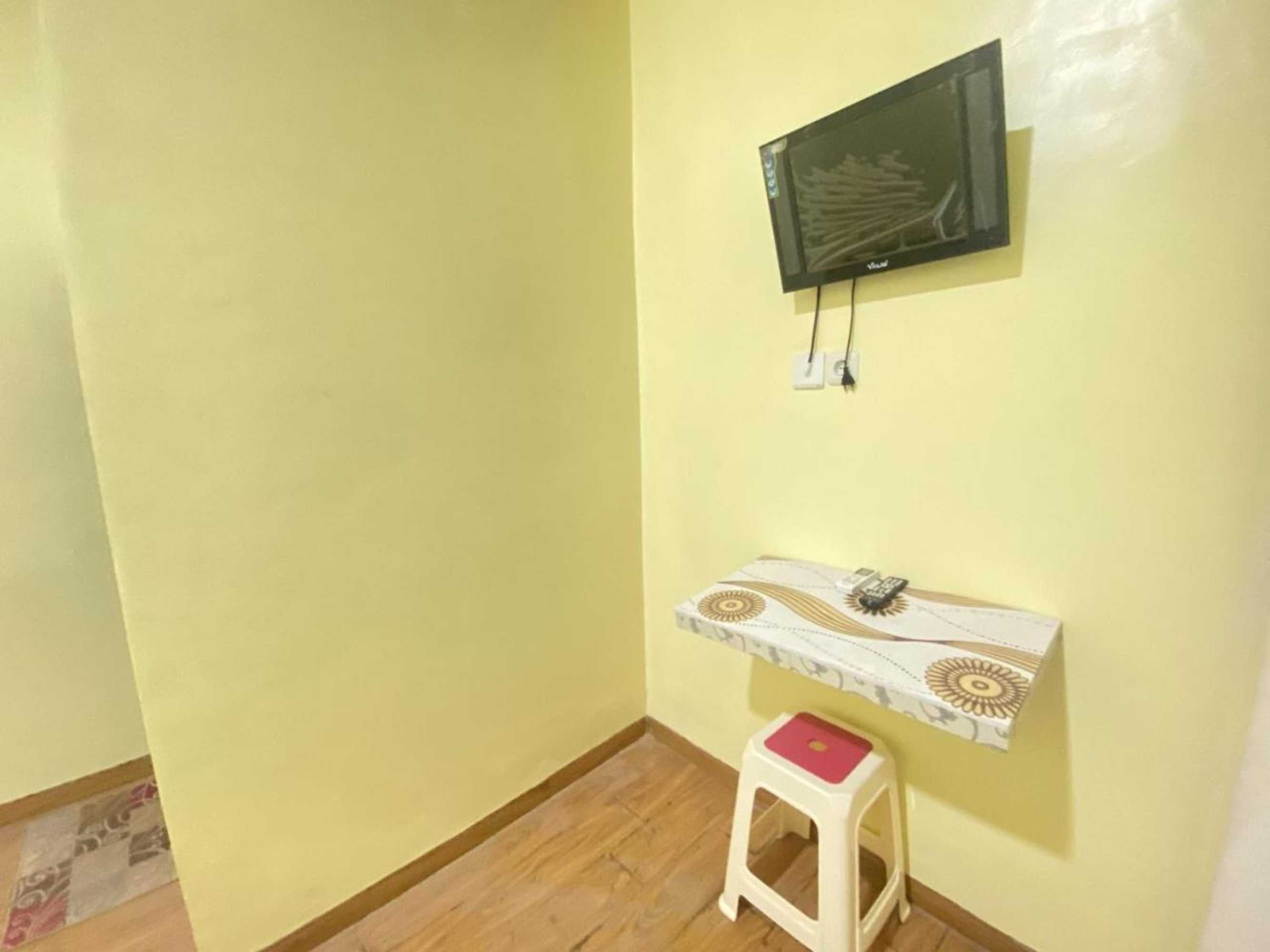 Gift card for Homestay RN Near Taman Bambu Runcing Polewali Mitra Reddoorz